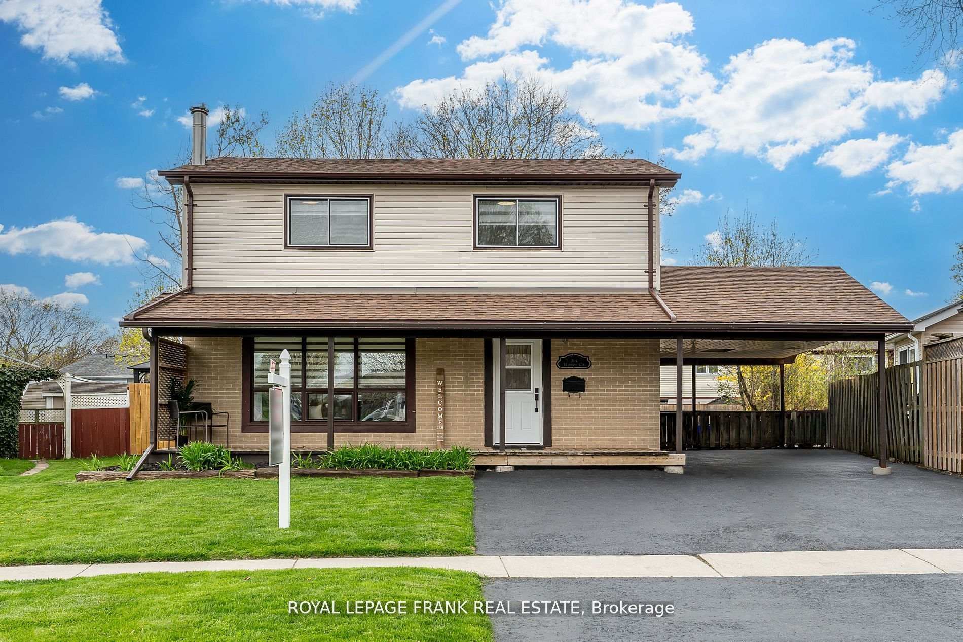 Photo 2 of 34 Roser Crescent, Clarington, Bowmanville — HOMEH