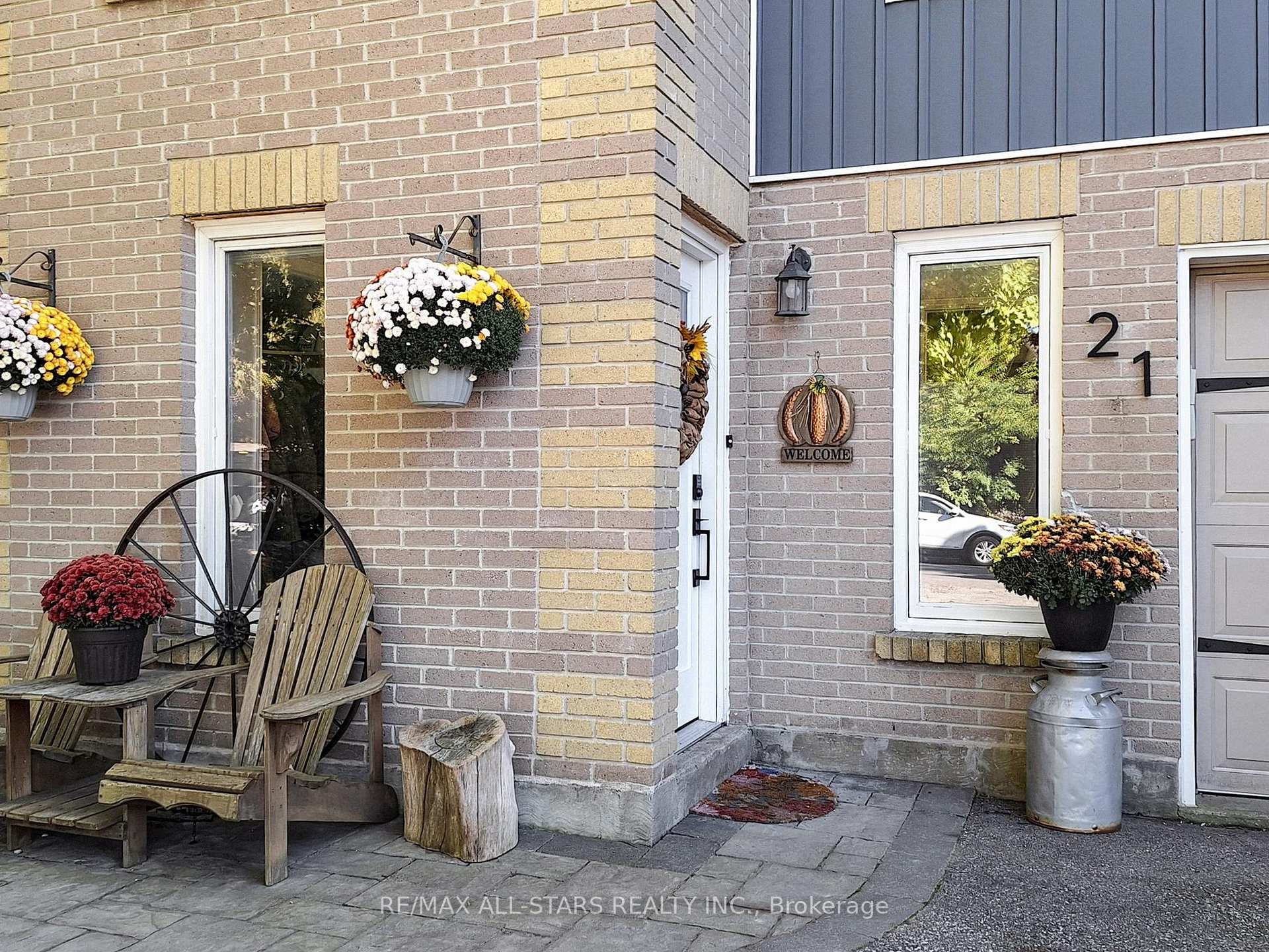 Photo 3 of 21 Annamaria Drive, Georgina, Keswick North — HOMEH