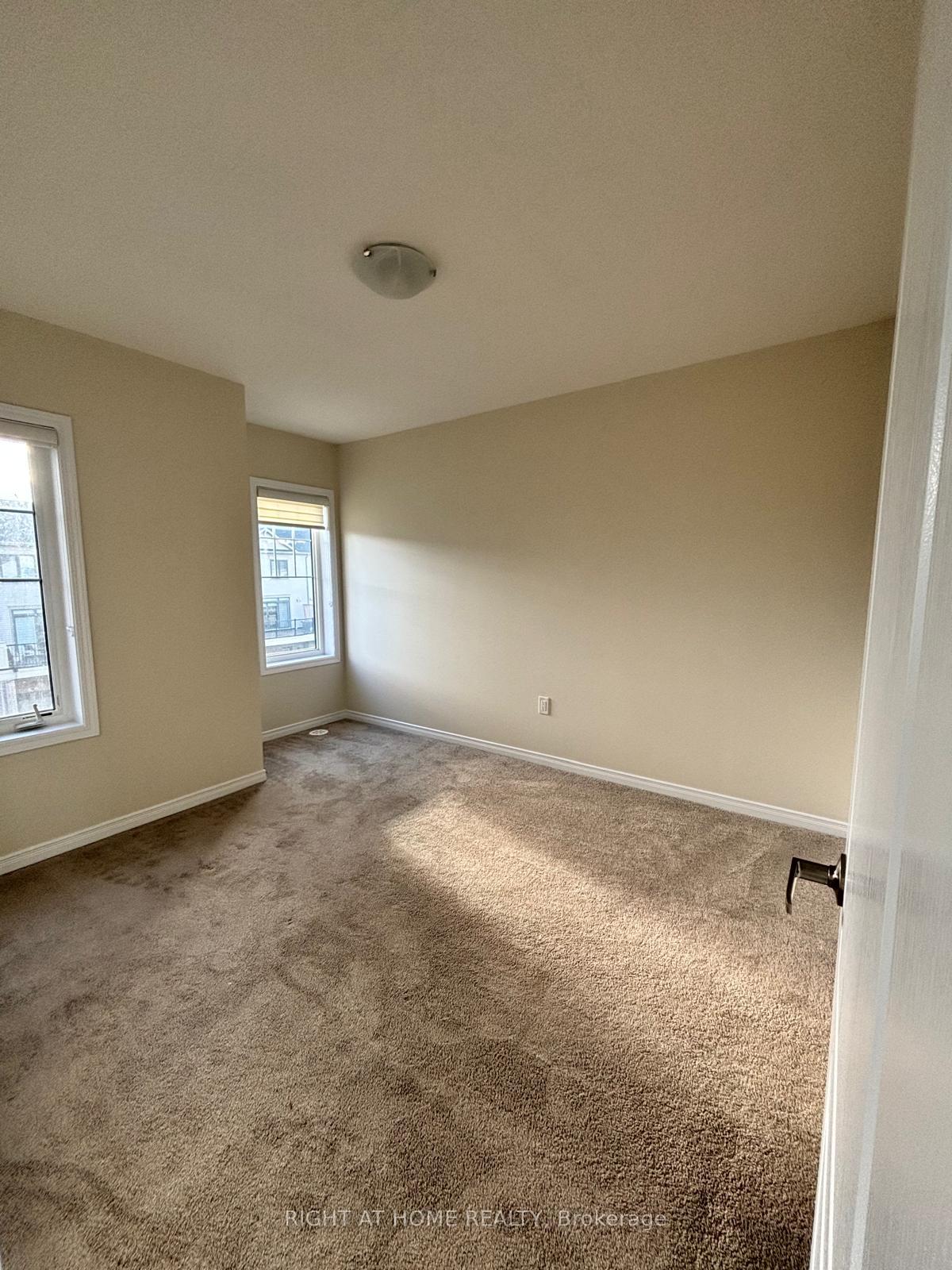 Photo 7 of 35 Utter Place, Hamilton, Stoney Creek — HOMEH