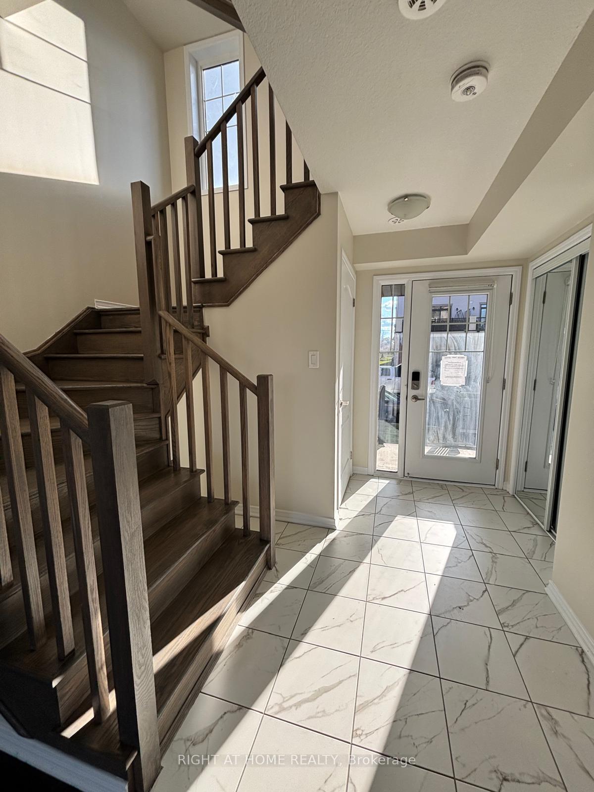 Photo 9 of 35 Utter Place, Hamilton, Stoney Creek — HOMEH