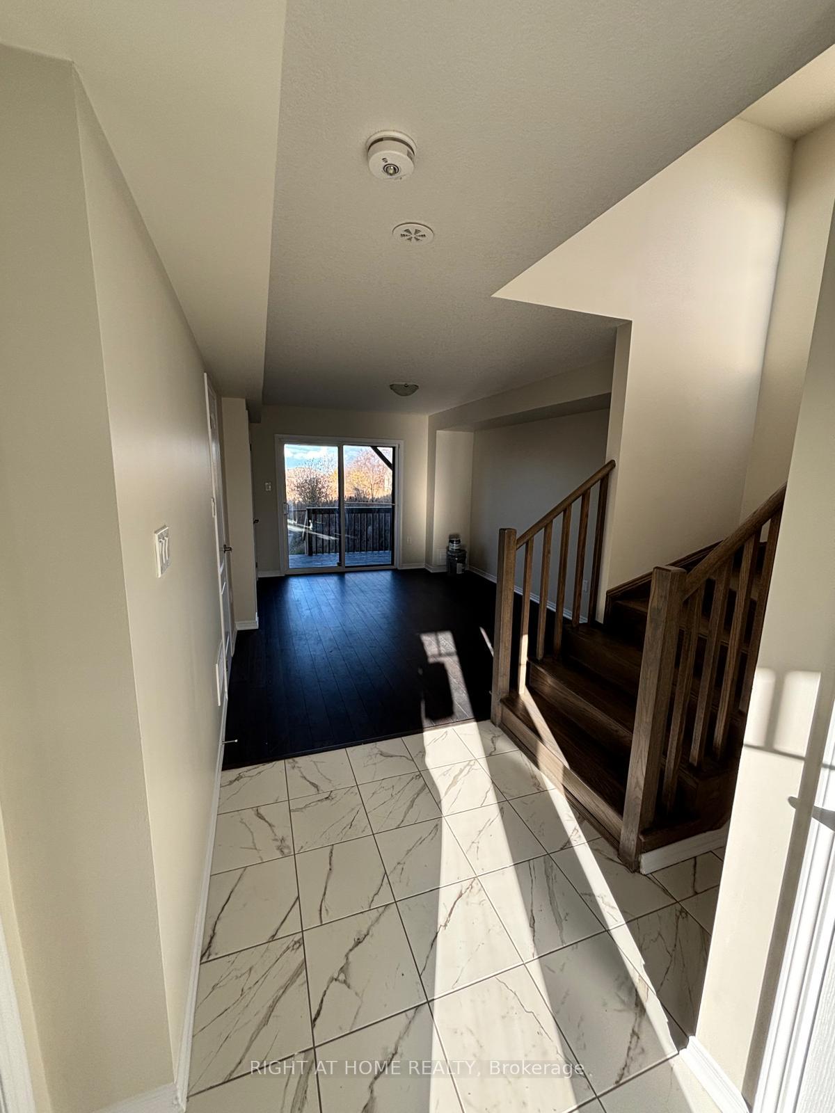 Photo 11 of 35 Utter Place, Hamilton, Stoney Creek — HOMEH