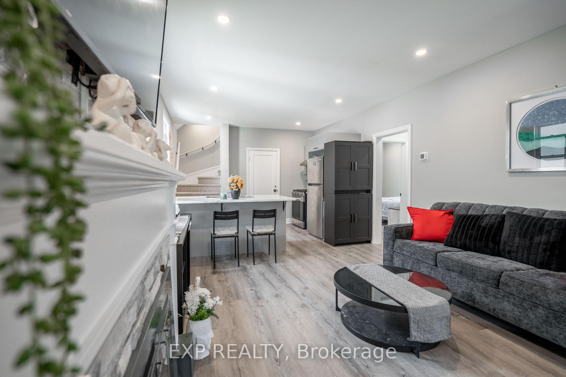 Photo 5 of Unit Upper, 1024 Cedarwood Place, Burlington, LaSalle — HOMEH