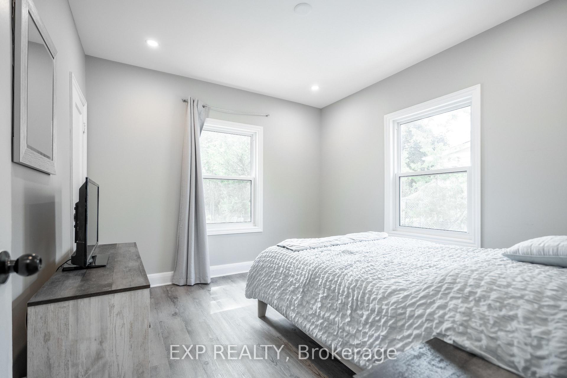 Photo 10 of Unit Upper, 1024 Cedarwood Place, Burlington, LaSalle — HOMEH