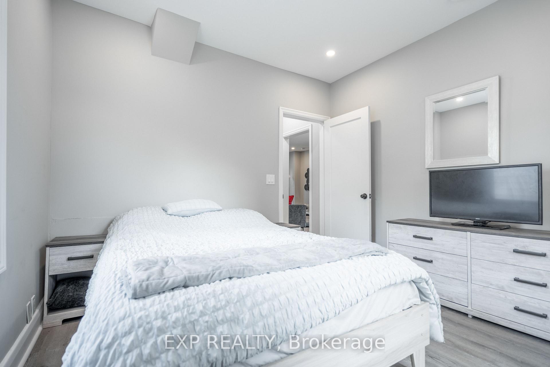 Photo 11 of Unit Upper, 1024 Cedarwood Place, Burlington, LaSalle — HOMEH