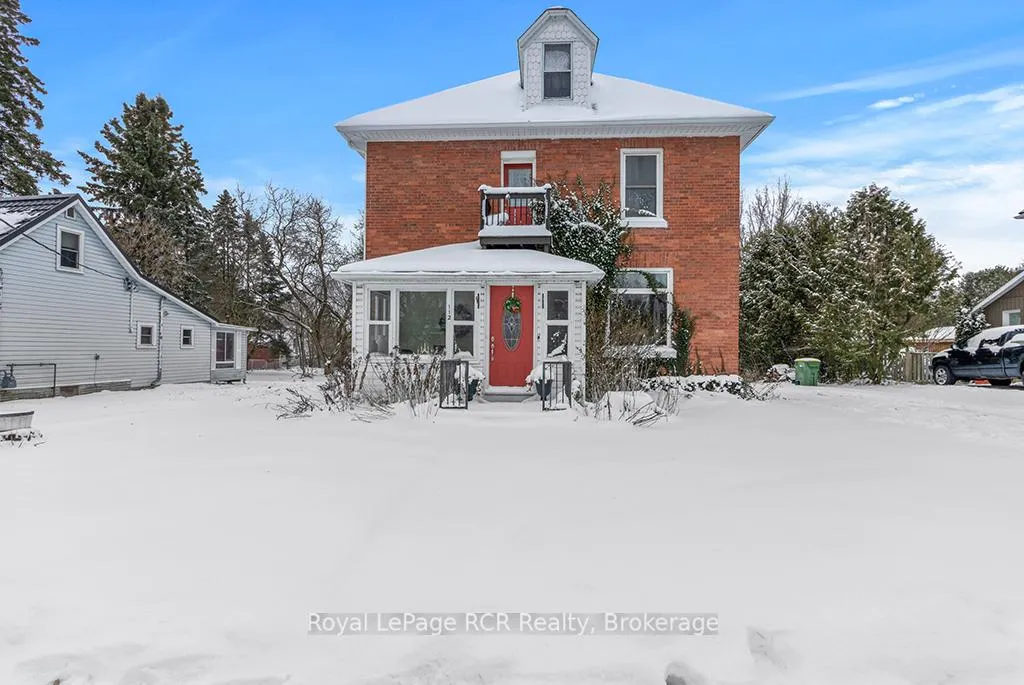 Front of 112 Toronto Road N