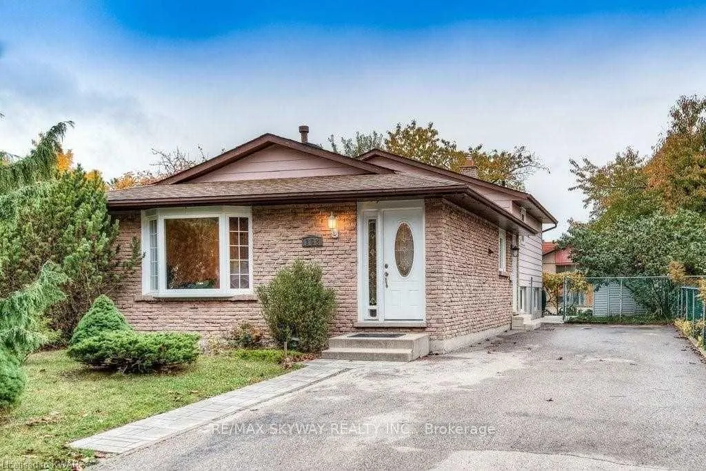 Photo 1 of 162 Cedarwoods Crescent, Kitchener — HOMEH