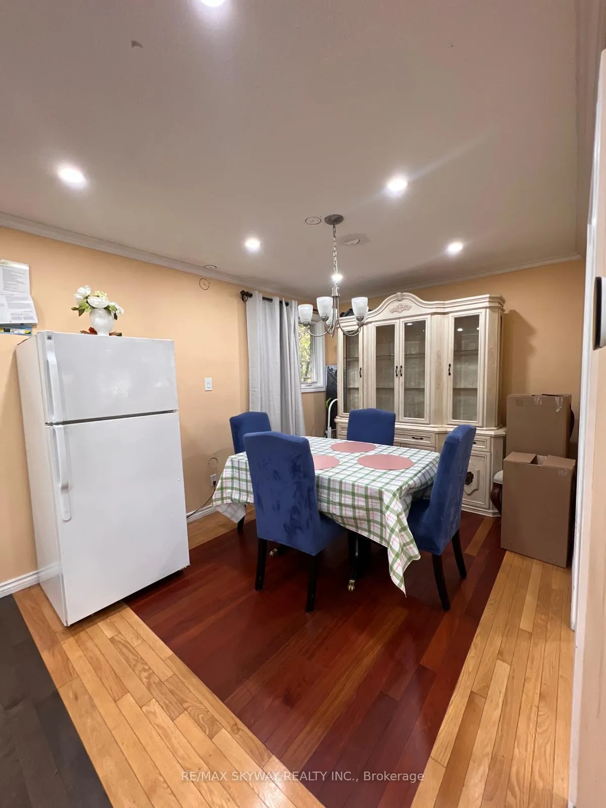 Photo 8 of 162 Cedarwoods Crescent, Kitchener — HOMEH
