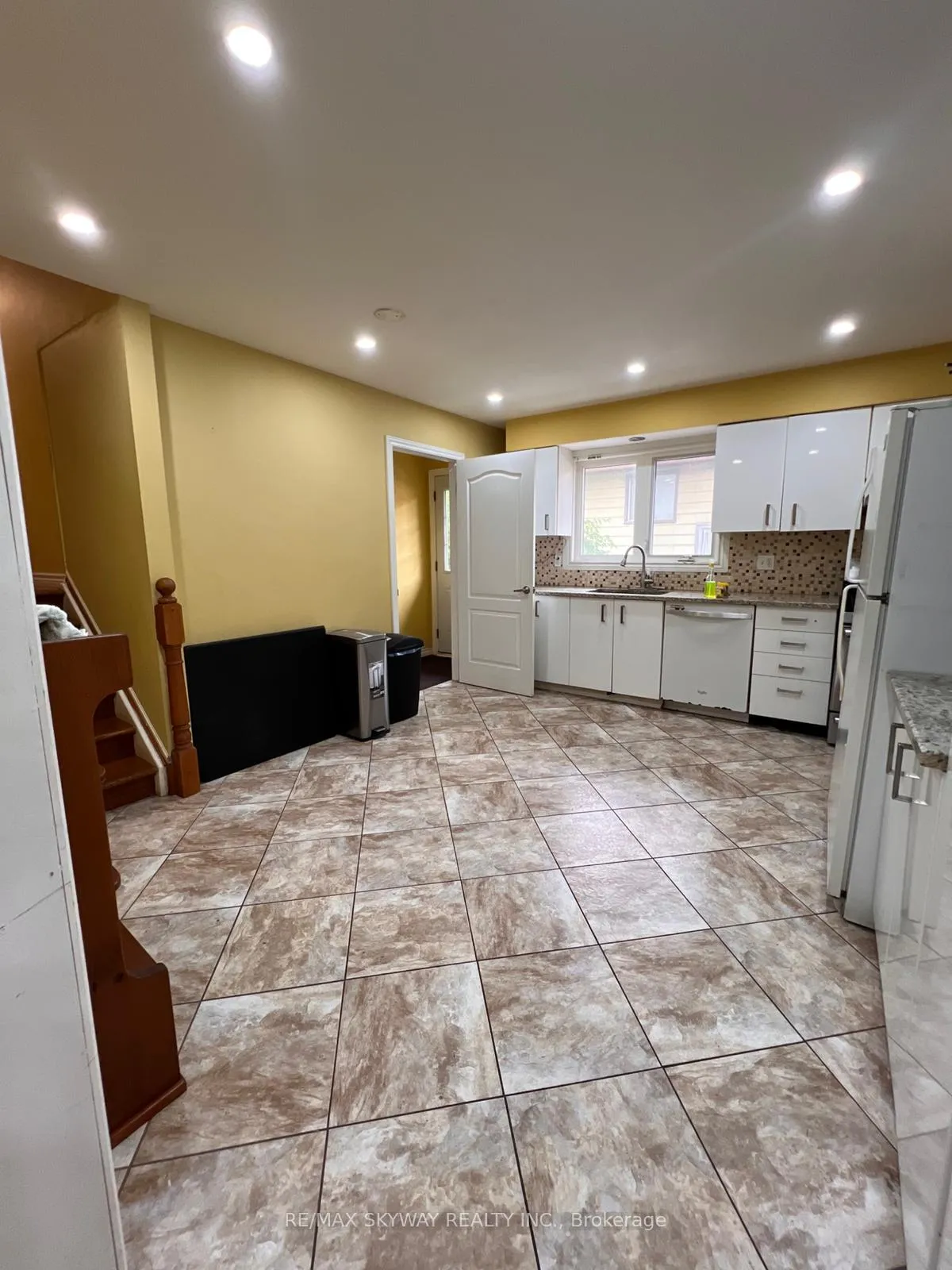 Photo 10 of 162 Cedarwoods Crescent, Kitchener — HOMEH