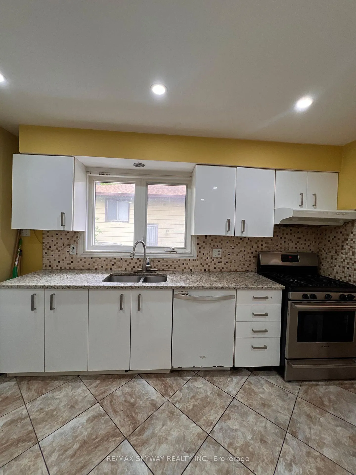 Photo 17 of 162 Cedarwoods Crescent, Kitchener — HOMEH