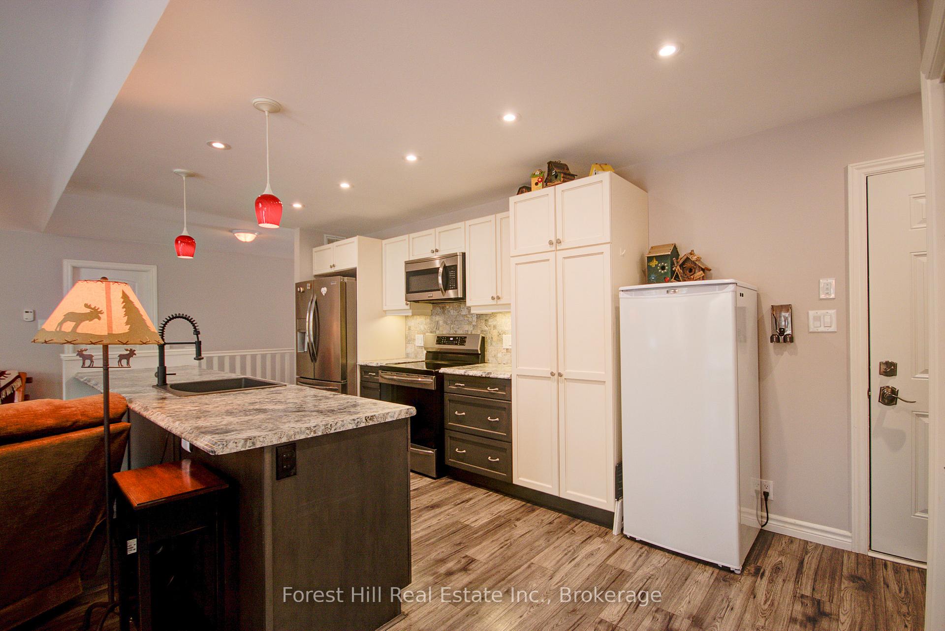 Photo 12 of 144 Pineridge Gate, Gravenhurst, Muskoka (S) — HOMEH