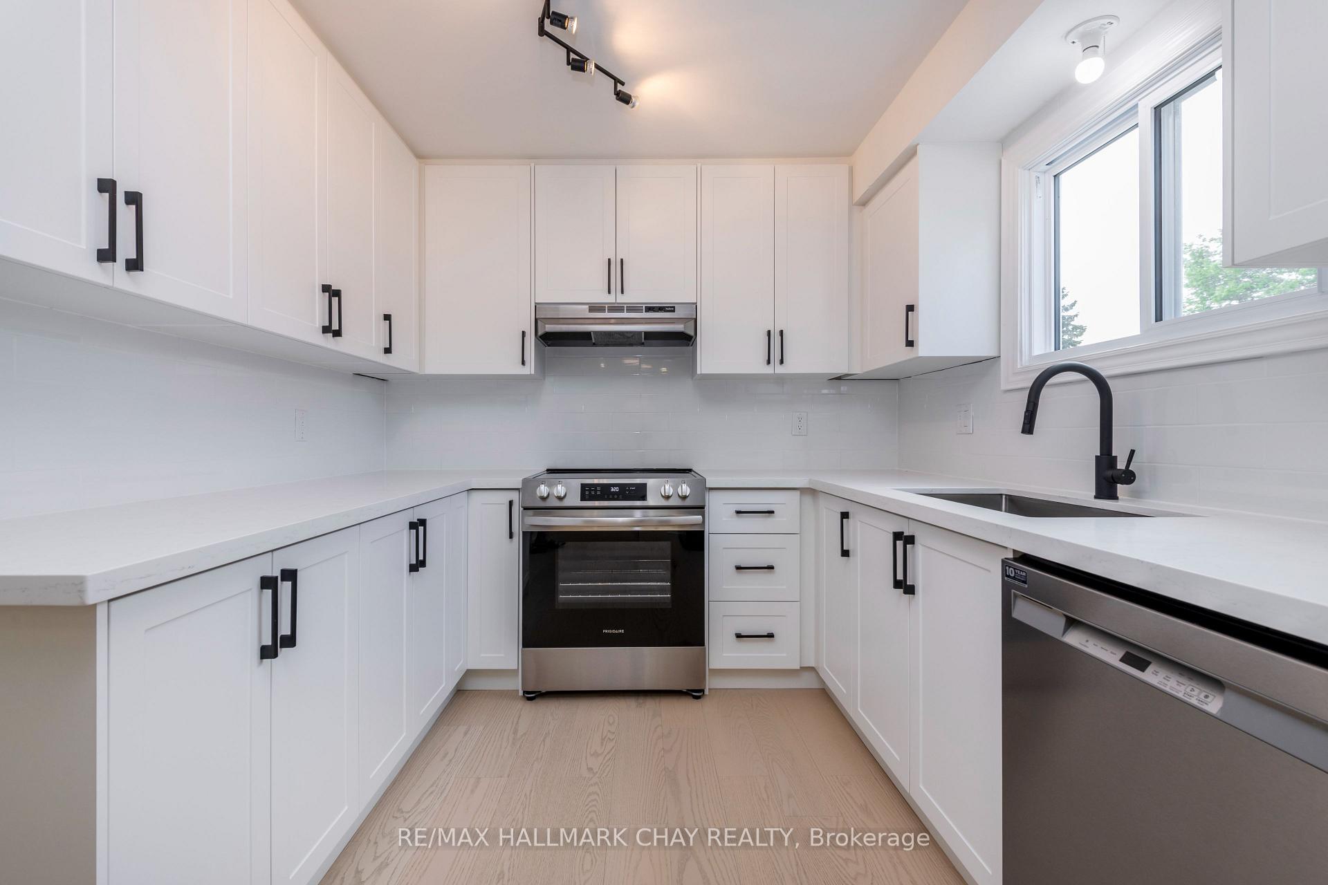 Photo 8 of 19 Noam Drive, Barrie, Sunnidale — HOMEH