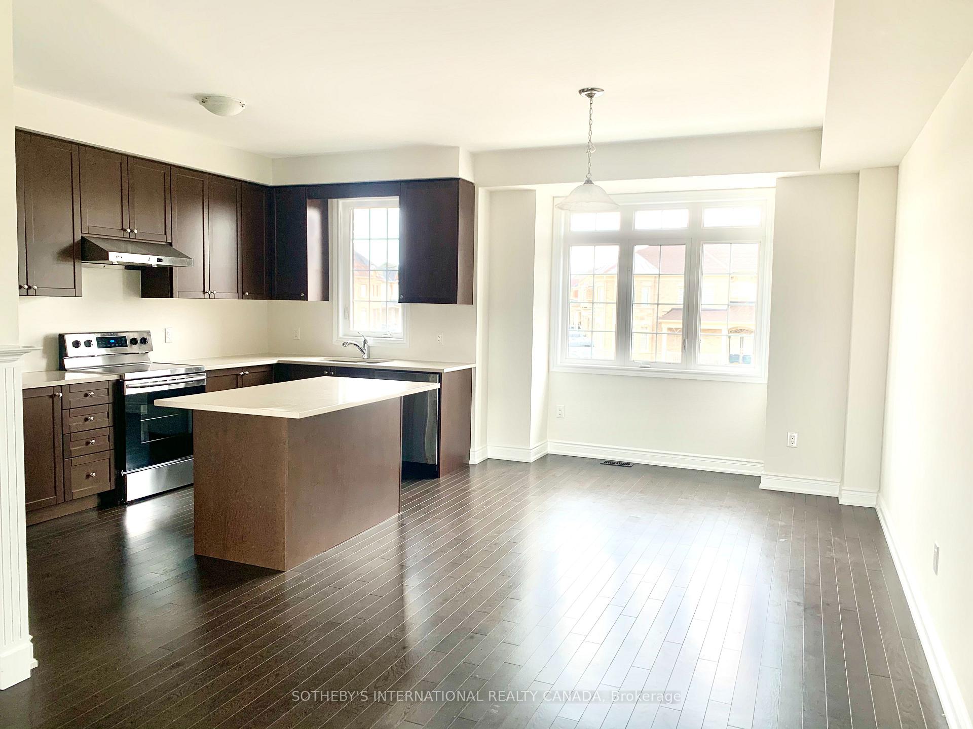 Photo 2 of 10 Oakmore Lane, Brampton, Bram West — HOMEH