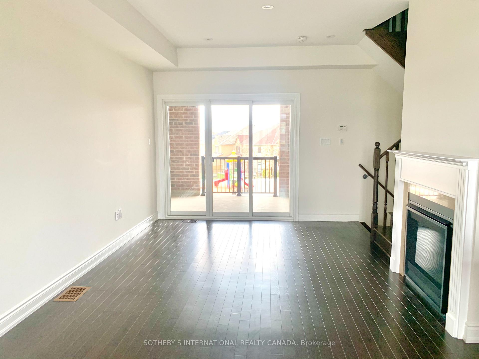 Photo 3 of 10 Oakmore Lane, Brampton, Bram West — HOMEH