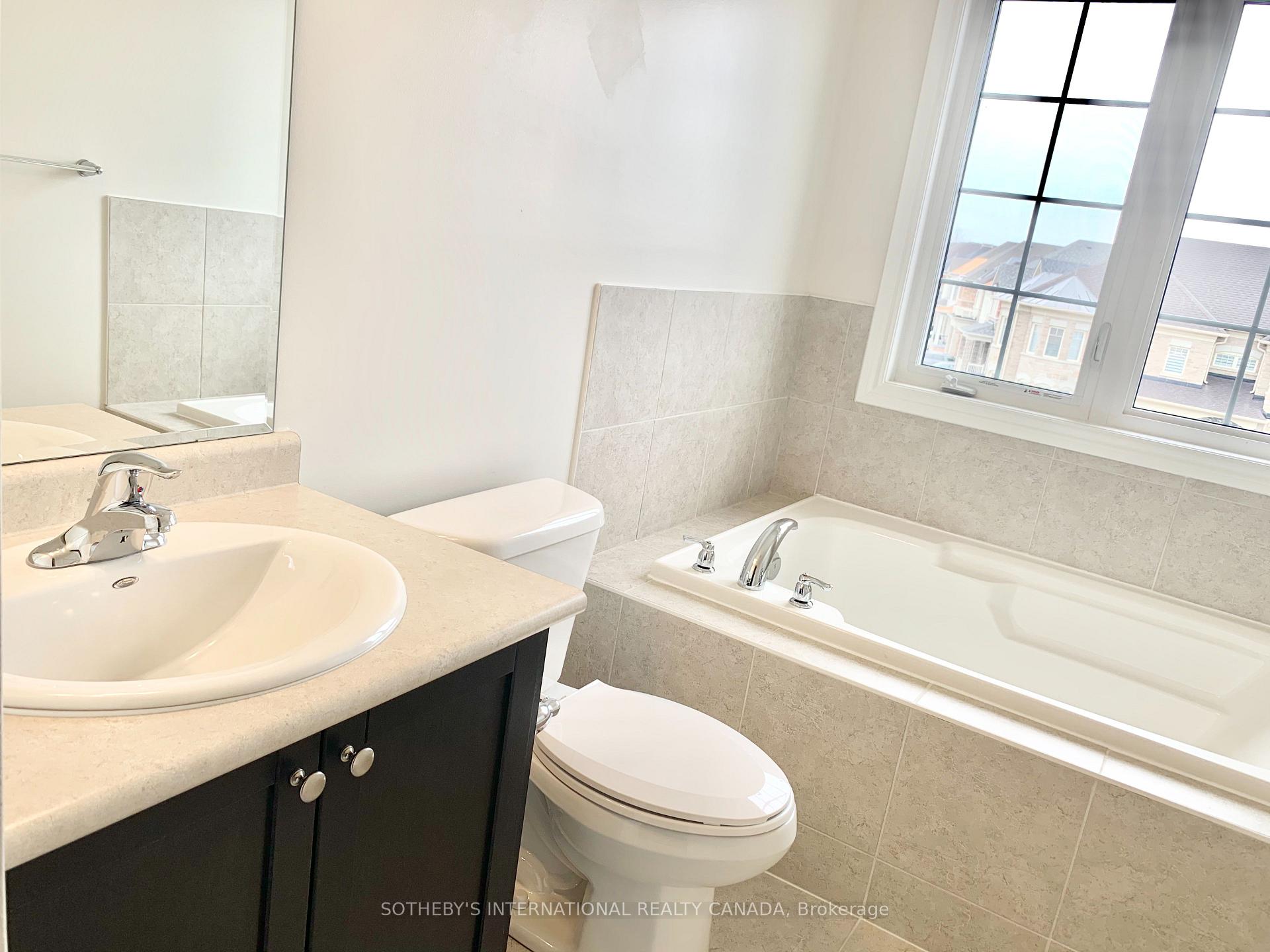 Photo 10 of 10 Oakmore Lane, Brampton, Bram West — HOMEH