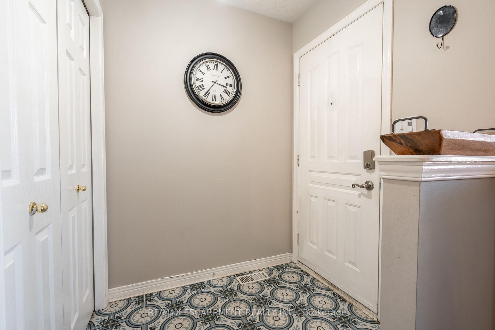 Photo 3 of 16 Hawk Street, Brant, South Dumfries — HOMEH