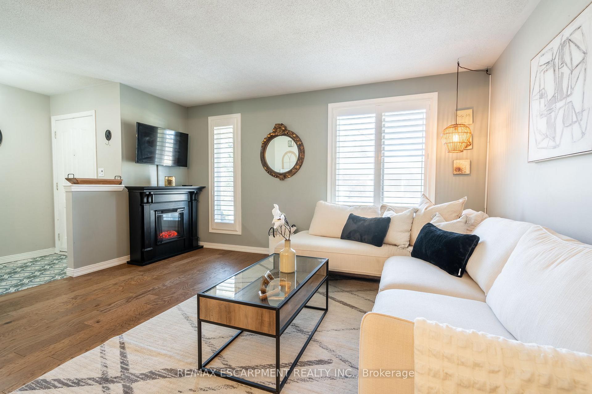 Photo 5 of 16 Hawk Street, Brant, South Dumfries — HOMEH