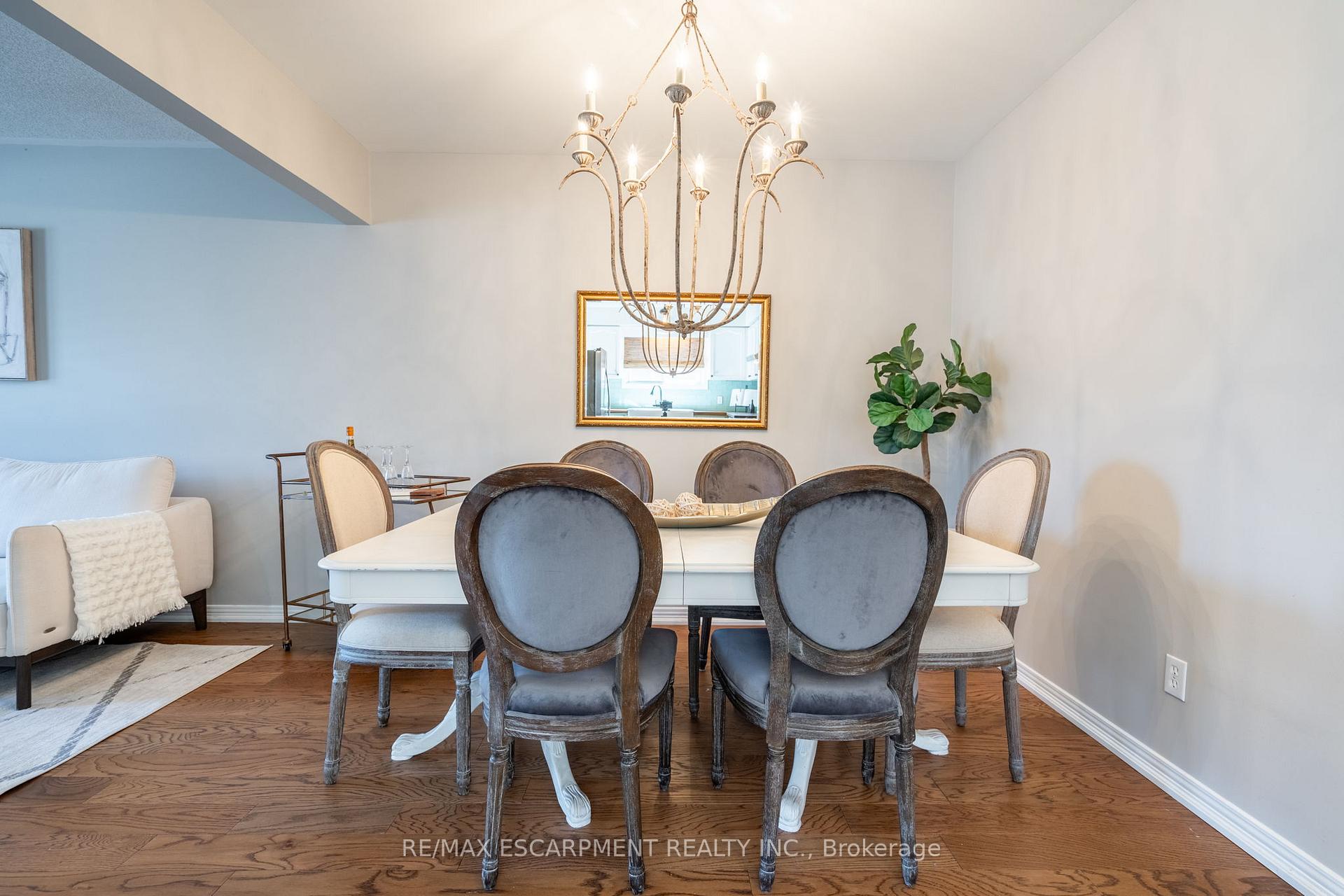 Photo 7 of 16 Hawk Street, Brant, South Dumfries — HOMEH