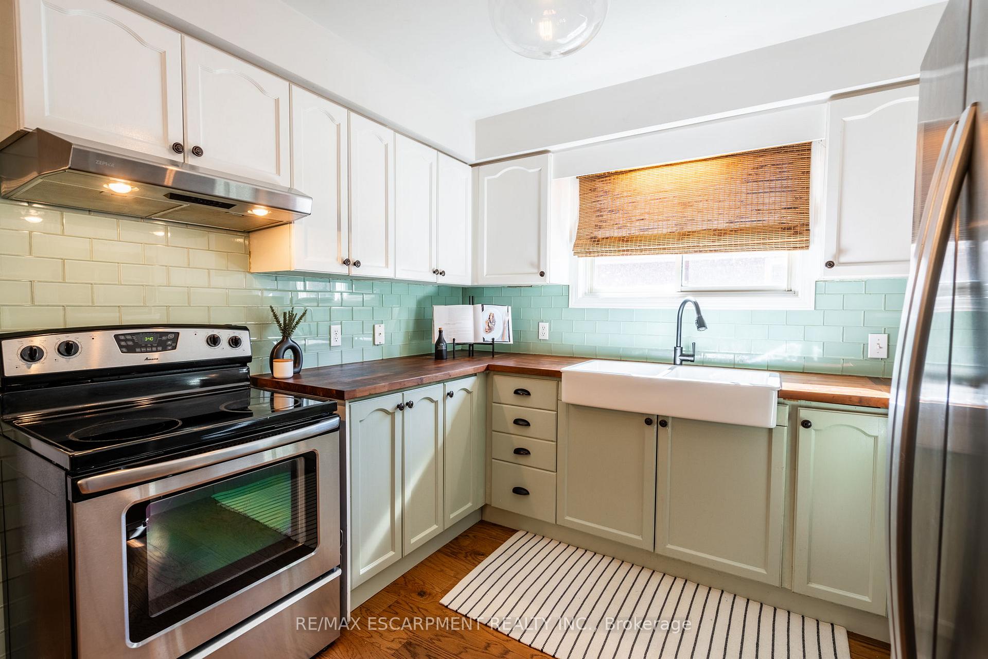 Photo 8 of 16 Hawk Street, Brant, South Dumfries — HOMEH