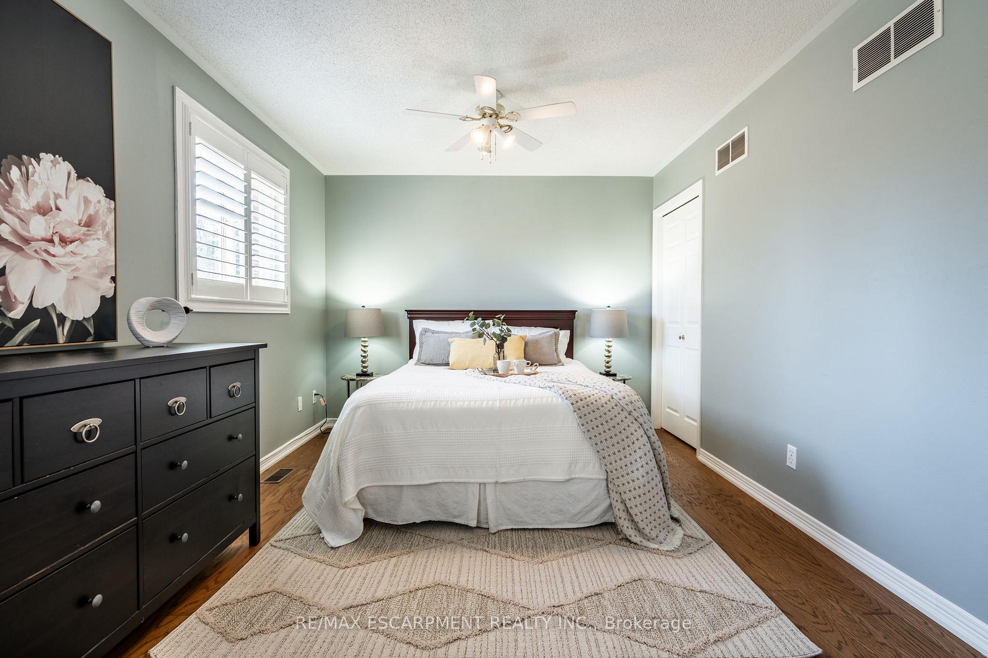 Photo 11 of 16 Hawk Street, Brant, South Dumfries — HOMEH