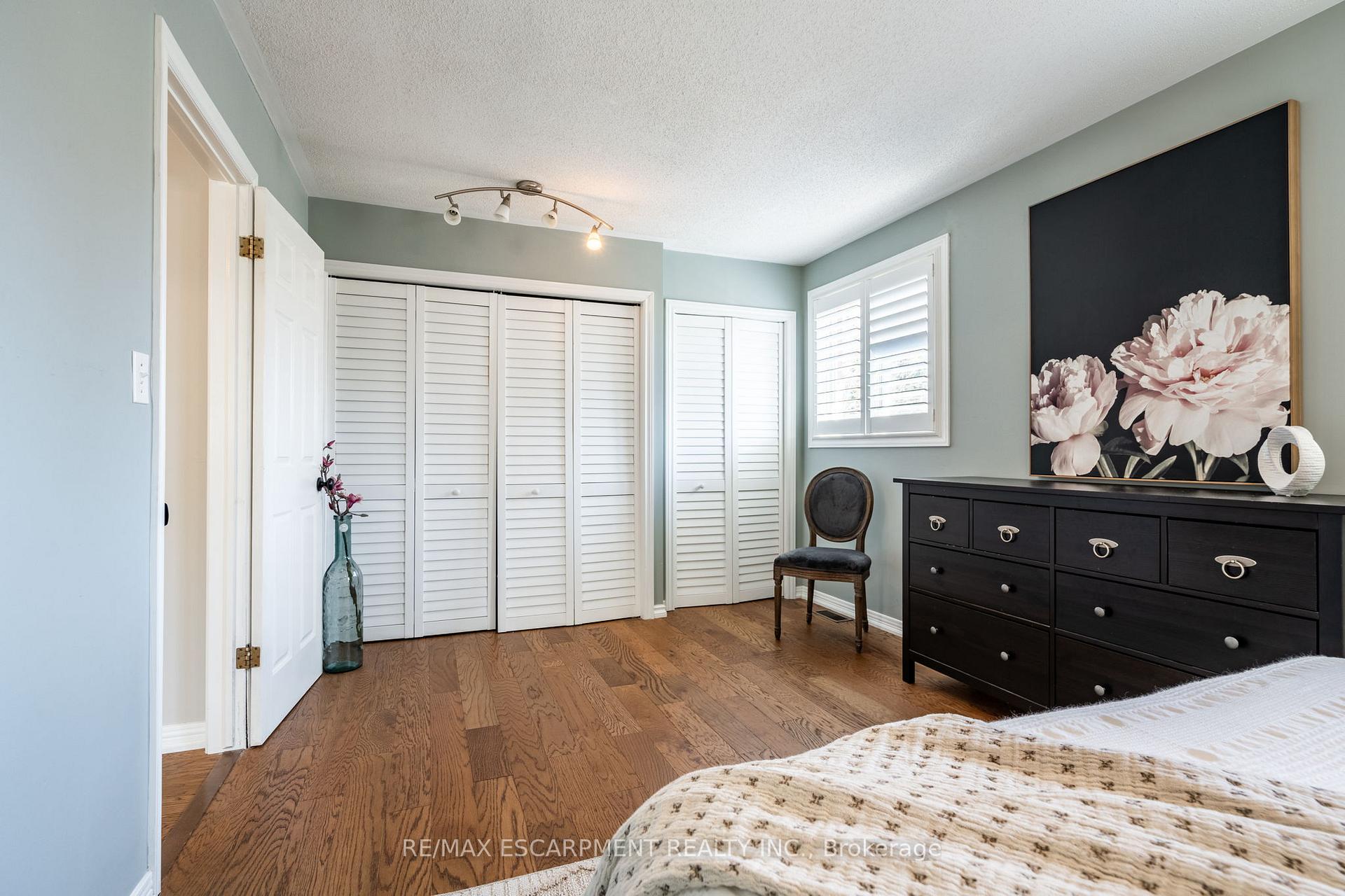 Photo 12 of 16 Hawk Street, Brant, South Dumfries — HOMEH