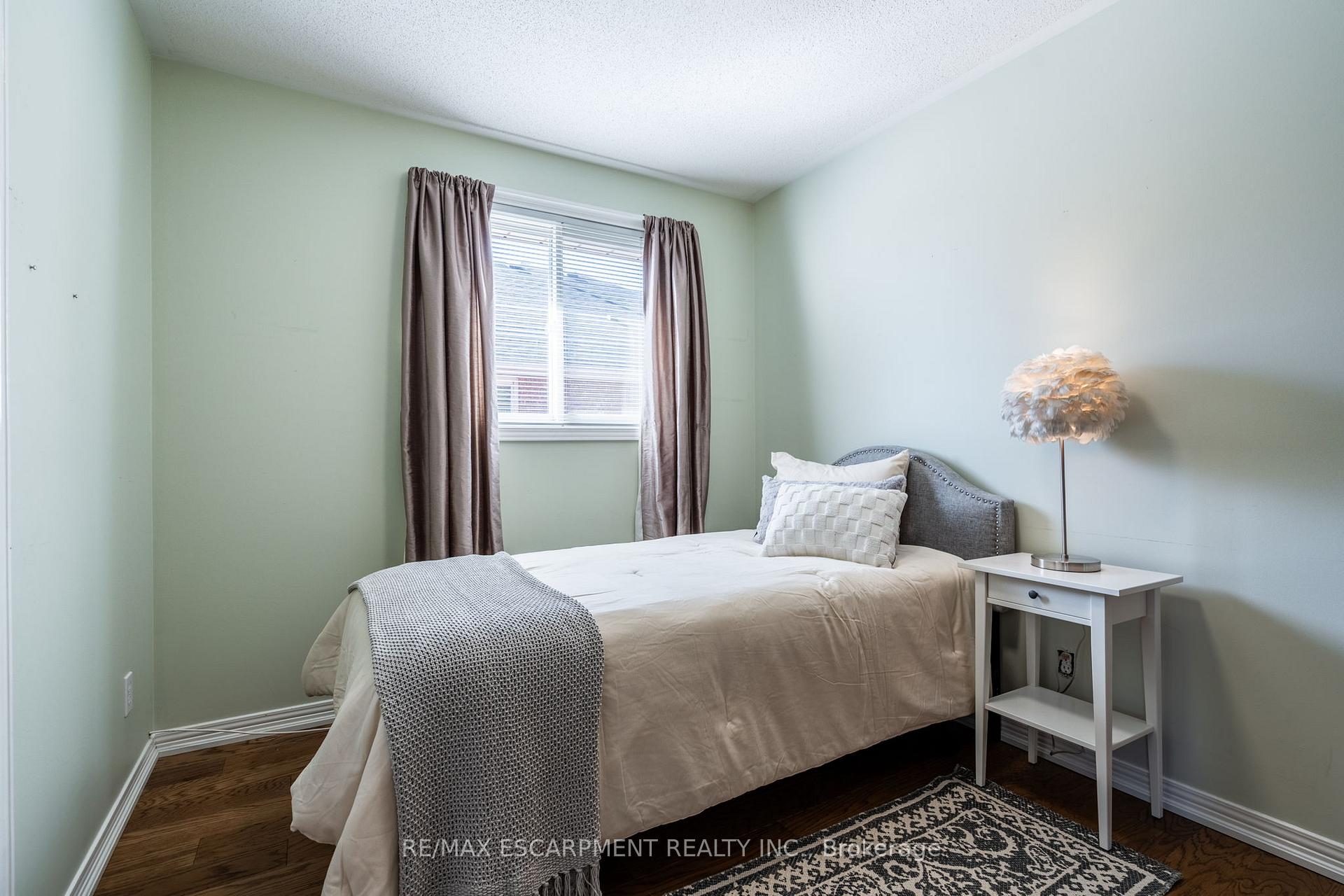 Photo 13 of 16 Hawk Street, Brant, South Dumfries — HOMEH