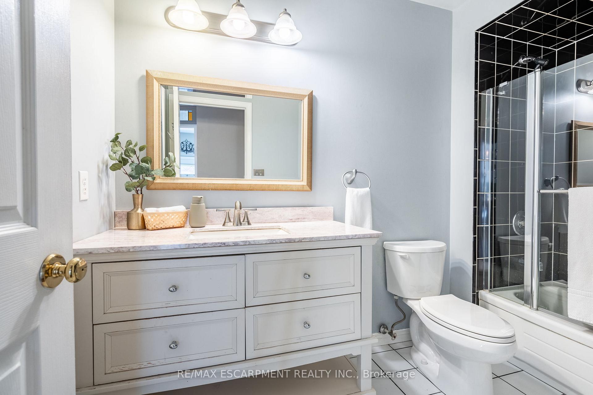 Photo 15 of 16 Hawk Street, Brant, South Dumfries — HOMEH