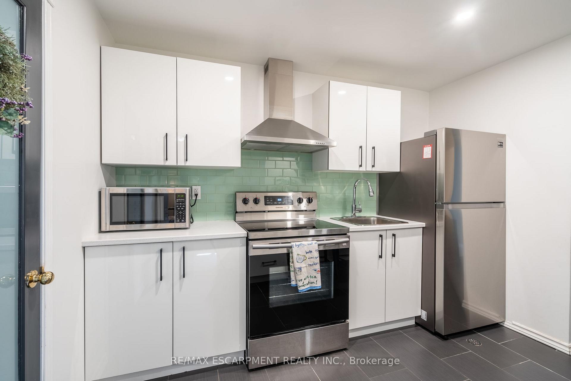 Photo 24 of 16 Hawk Street, Brant, South Dumfries — HOMEH