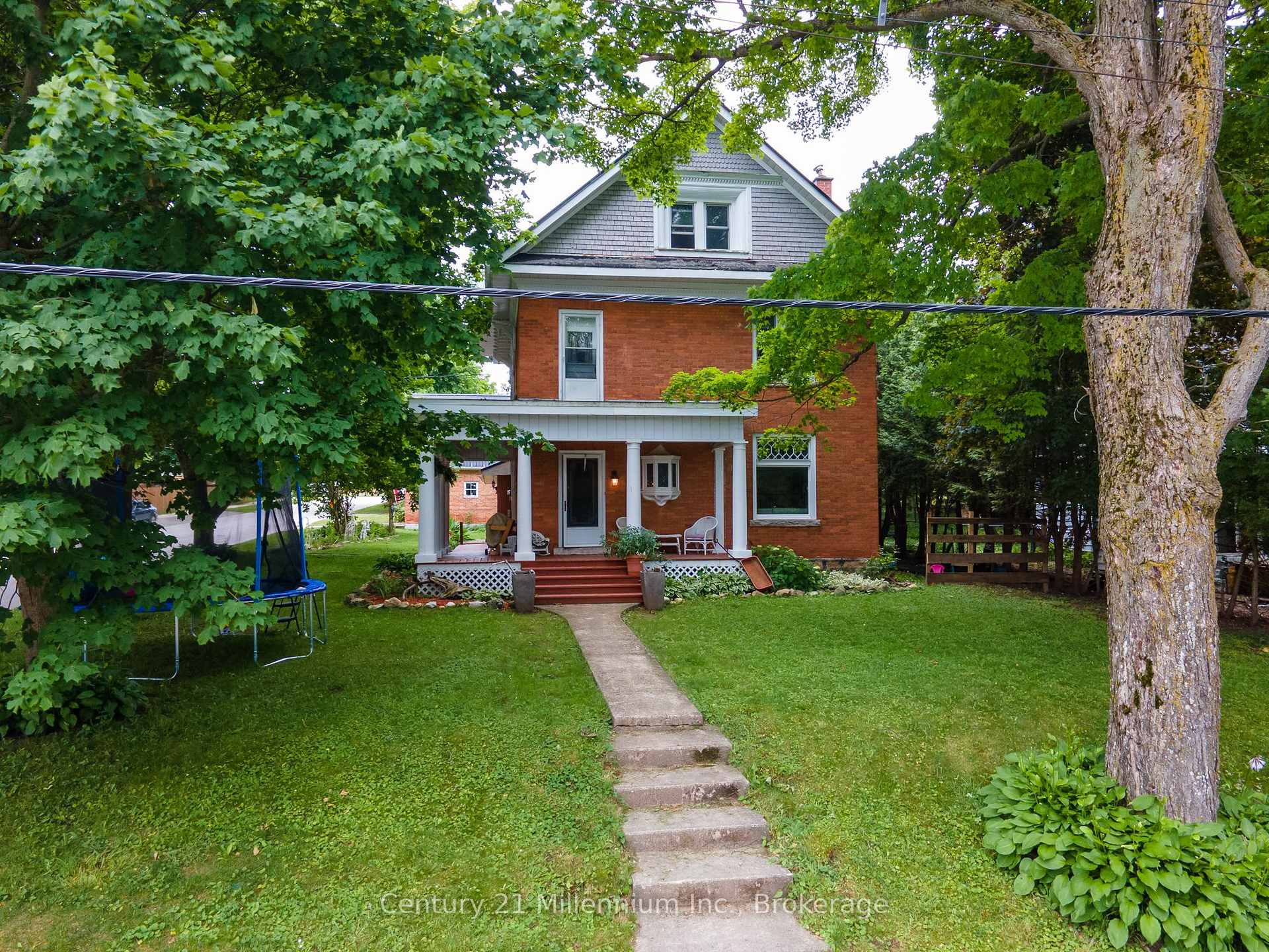 Front of 45 Mark Street W