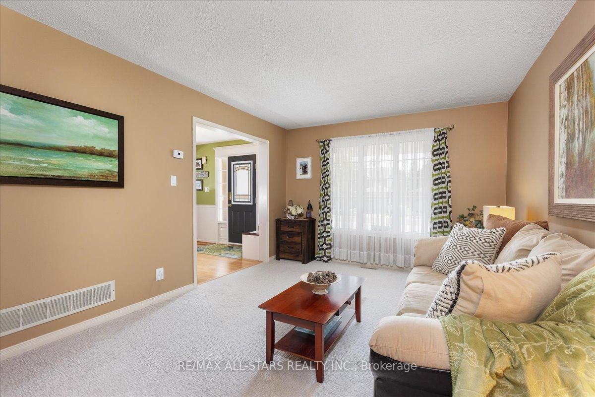 Photo 9 of 15 Ailsa Drive, Georgina, Keswick North — HOMEH