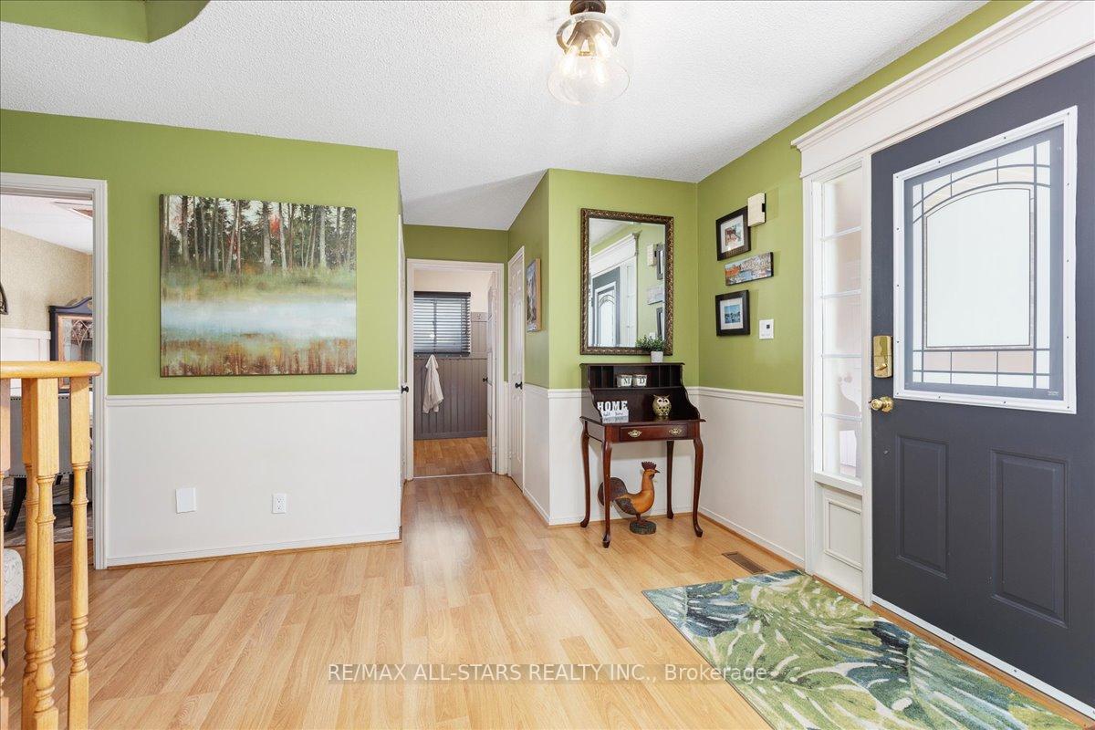 Photo 10 of 15 Ailsa Drive, Georgina, Keswick North — HOMEH