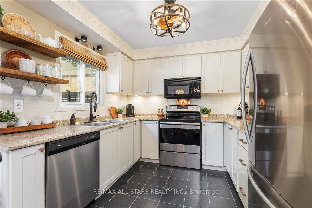 Photo 17 of 15 Ailsa Drive, Georgina, Keswick North — HOMEH