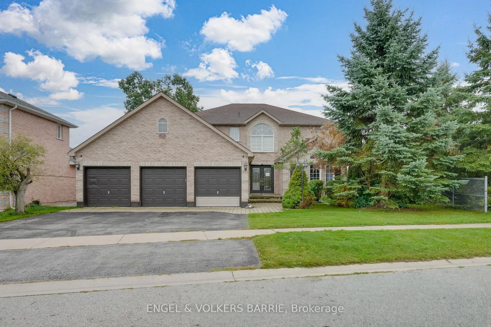 Front of 19 Northview Crescent