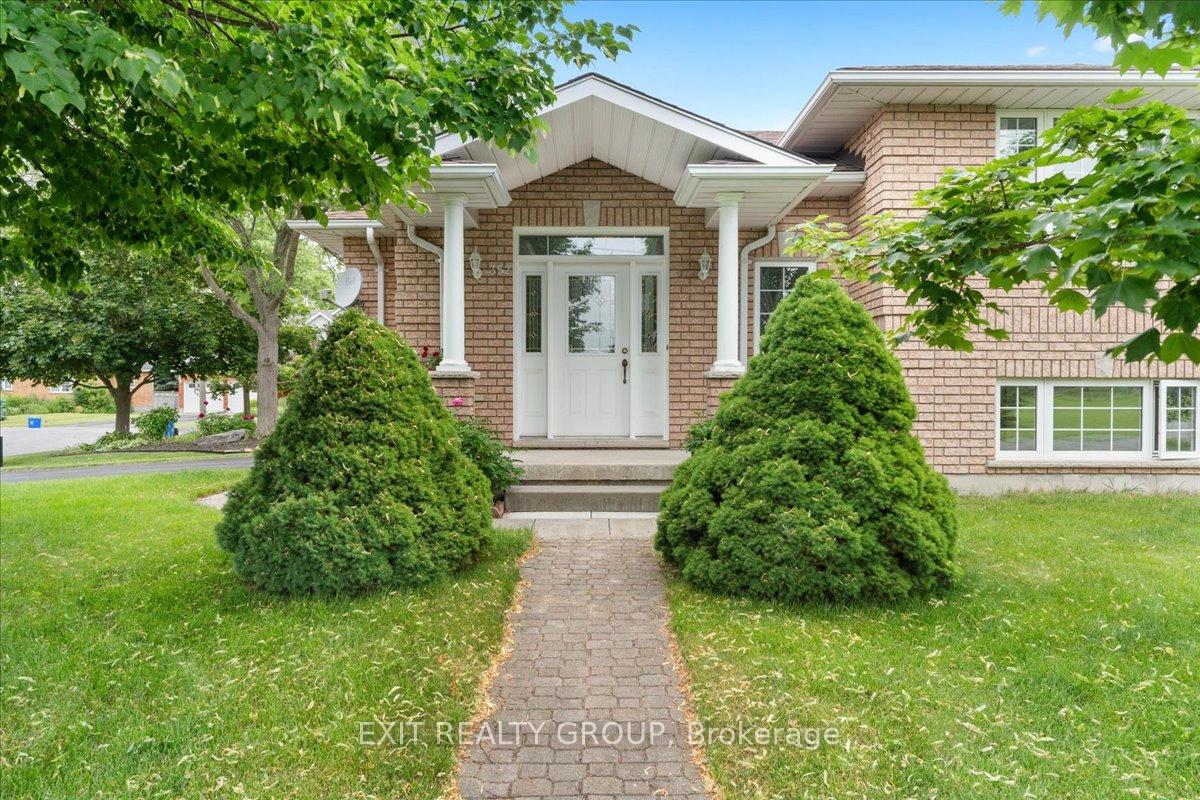 Front of 352 Bridge Street W