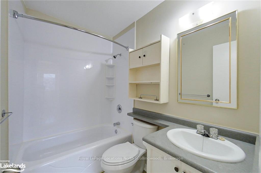 Photo 14 of 646 Oak Street, Collingwood — HOMEH