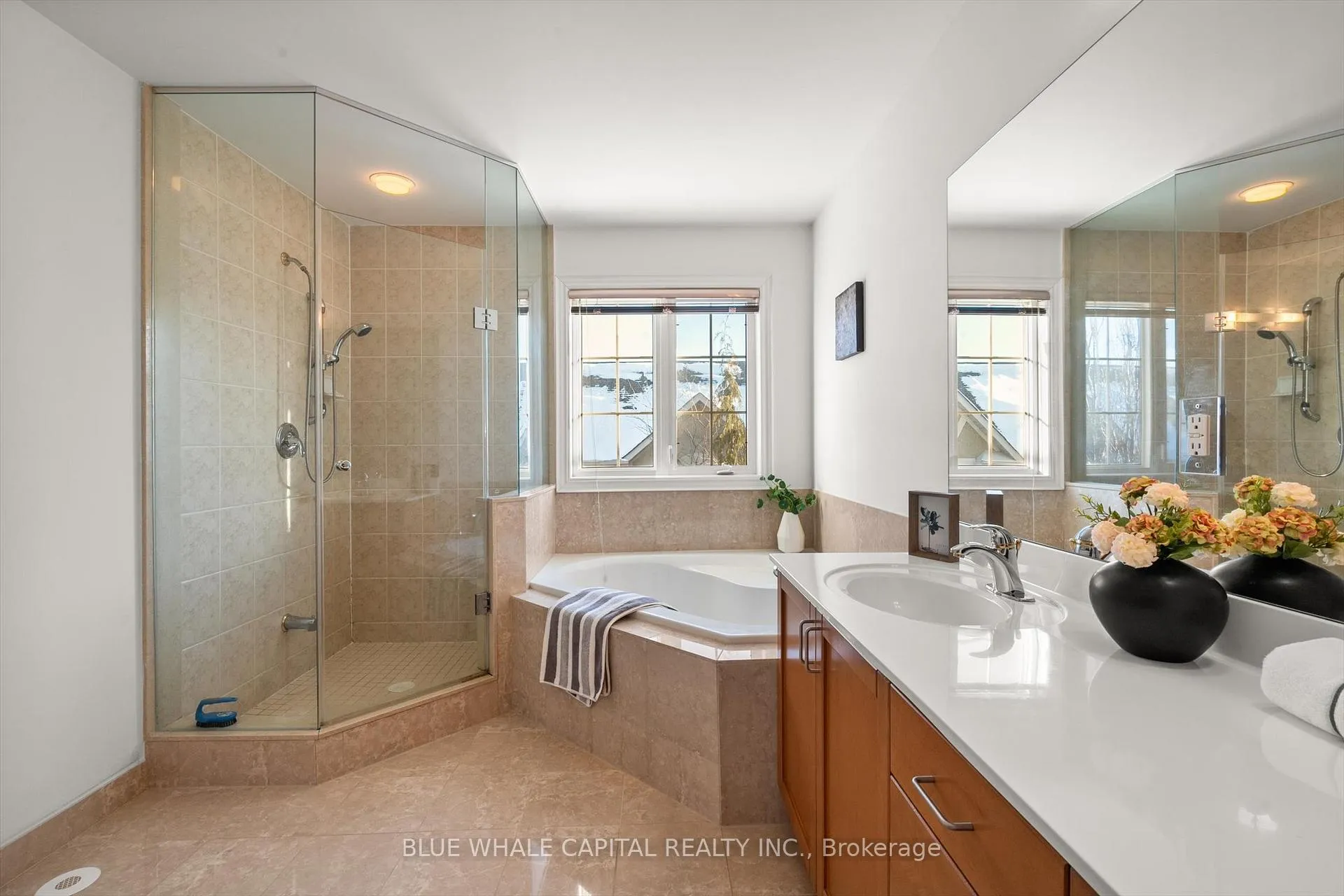 Photo 14 of 189 Legends Way, Markham, Unionville — HOMEH