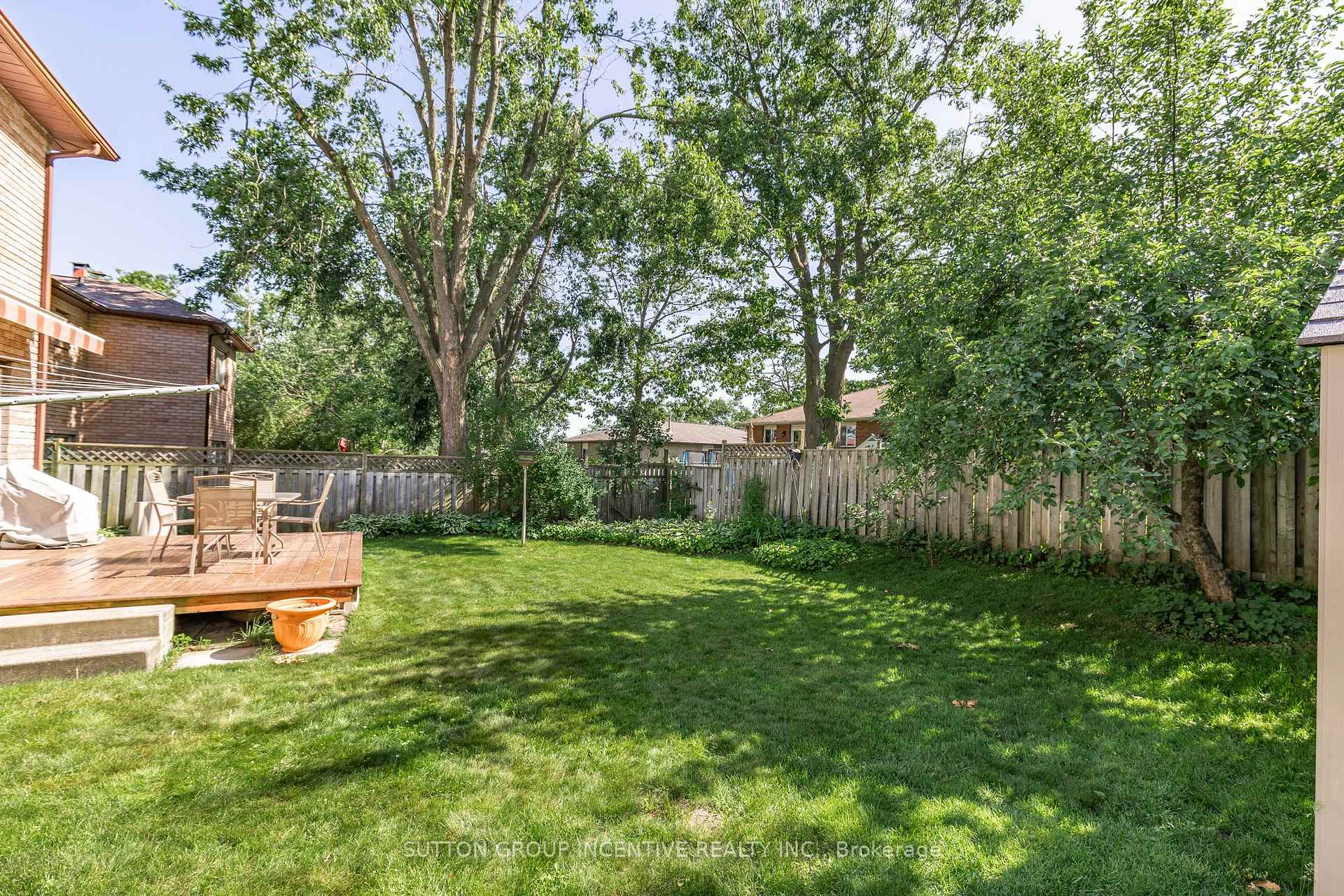 Photo 5 of 10 Keats Drive, Barrie, Letitia Heights — HOMEH