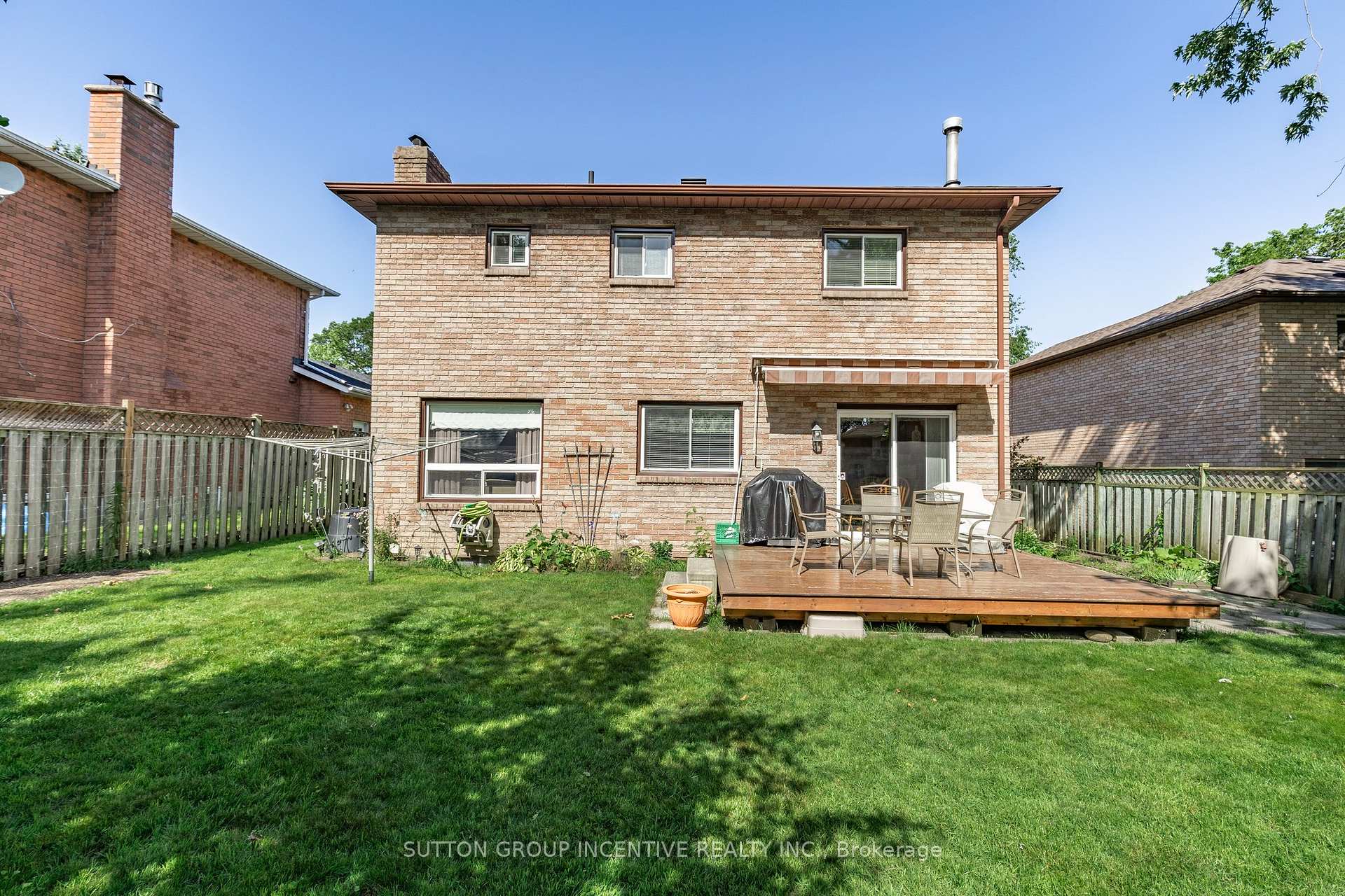 Photo 8 of 10 Keats Drive, Barrie, Letitia Heights — HOMEH
