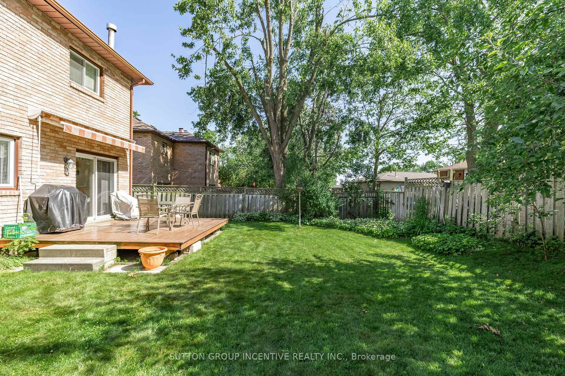 Photo 9 of 10 Keats Drive, Barrie, Letitia Heights — HOMEH