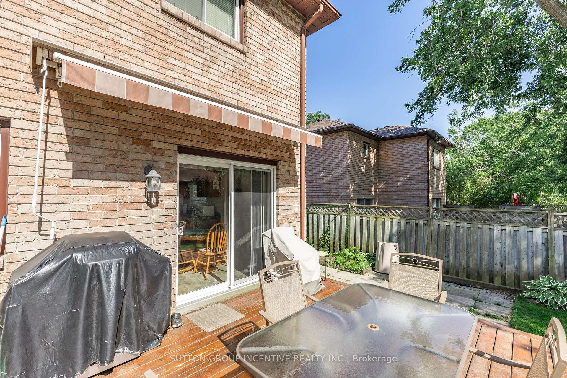 Photo 11 of 10 Keats Drive, Barrie, Letitia Heights — HOMEH