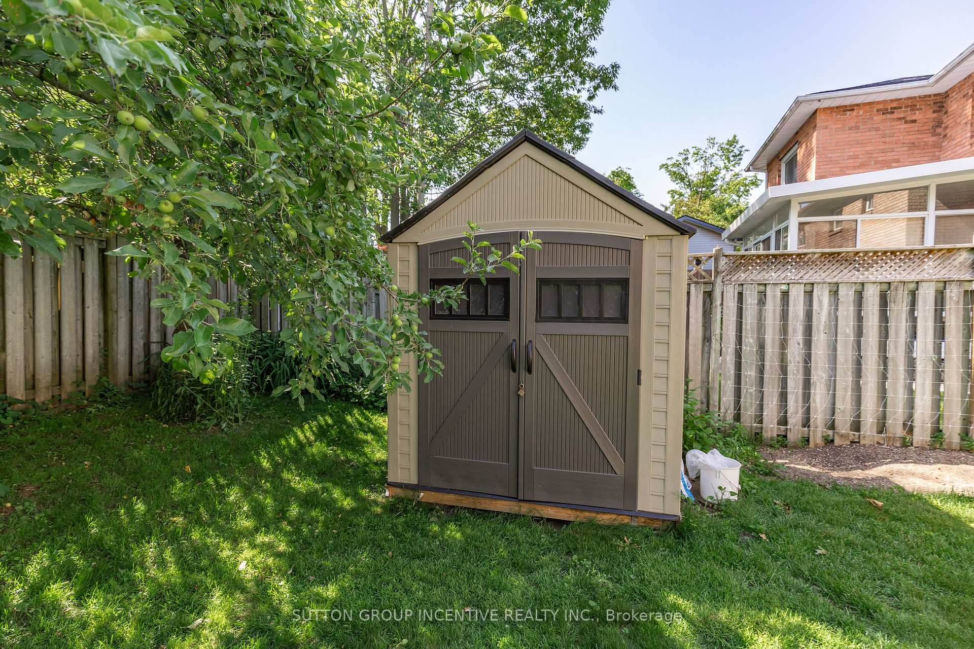 Photo 12 of 10 Keats Drive, Barrie, Letitia Heights — HOMEH