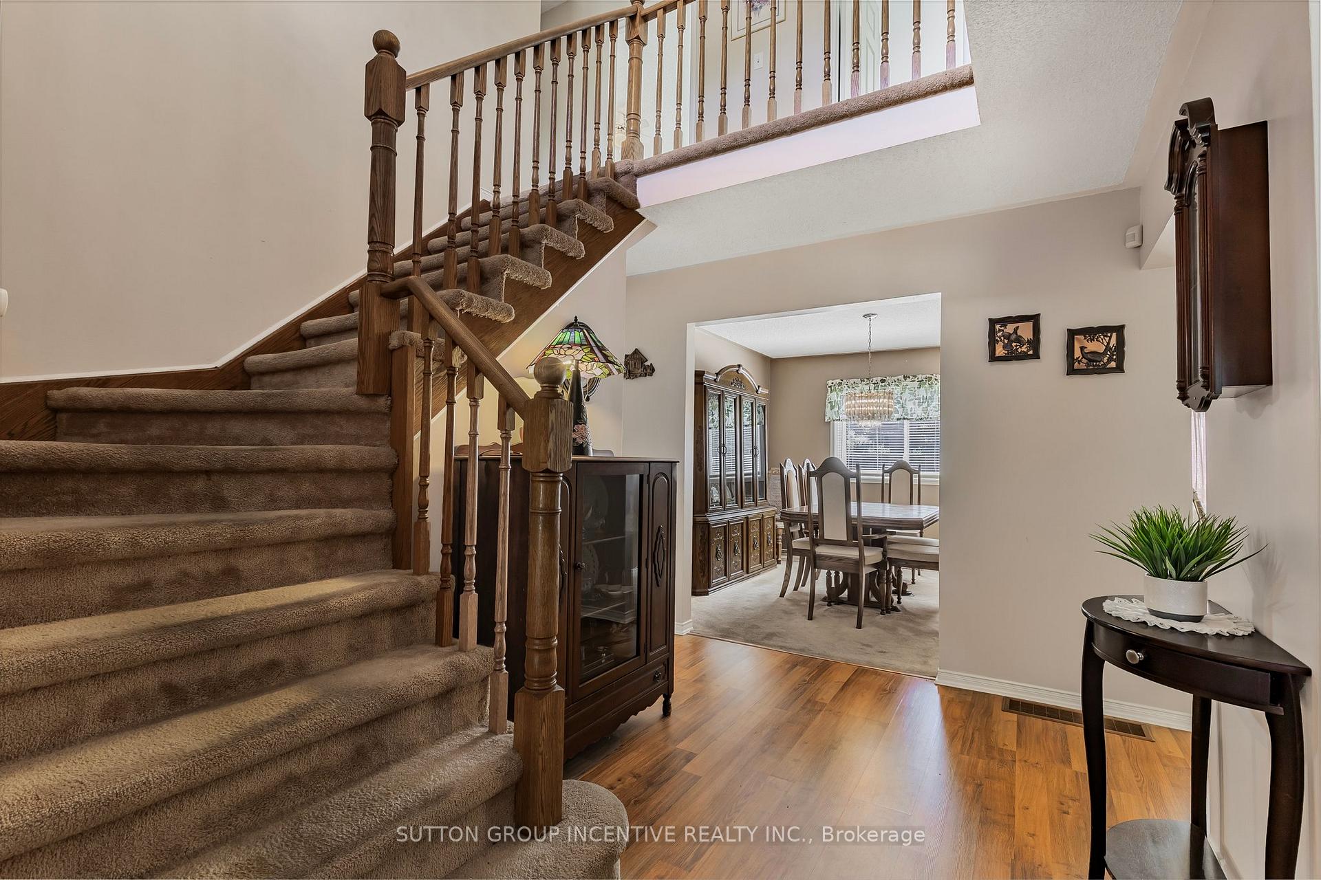 Photo 13 of 10 Keats Drive, Barrie, Letitia Heights — HOMEH