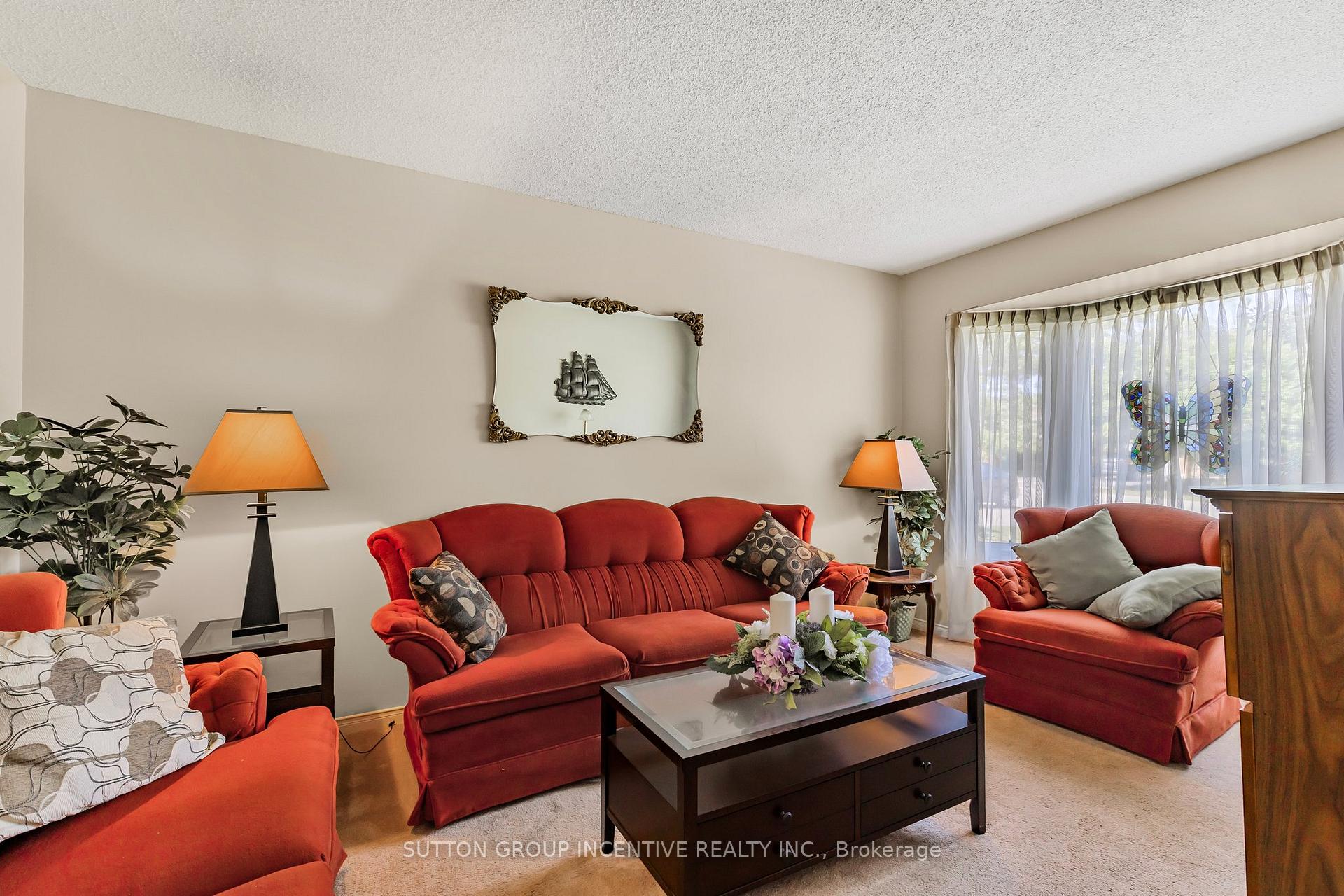 Photo 15 of 10 Keats Drive, Barrie, Letitia Heights — HOMEH