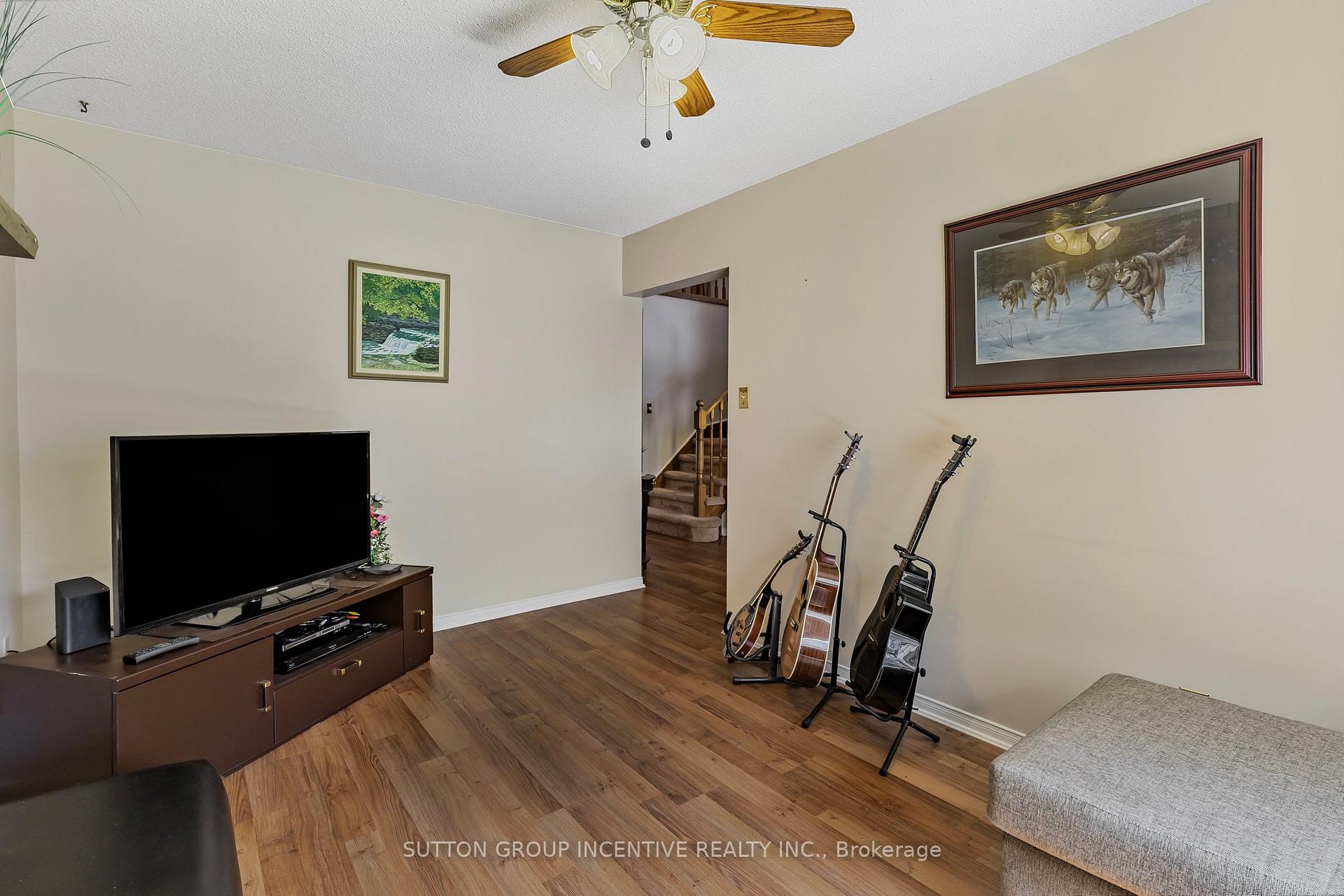 Photo 17 of 10 Keats Drive, Barrie, Letitia Heights — HOMEH