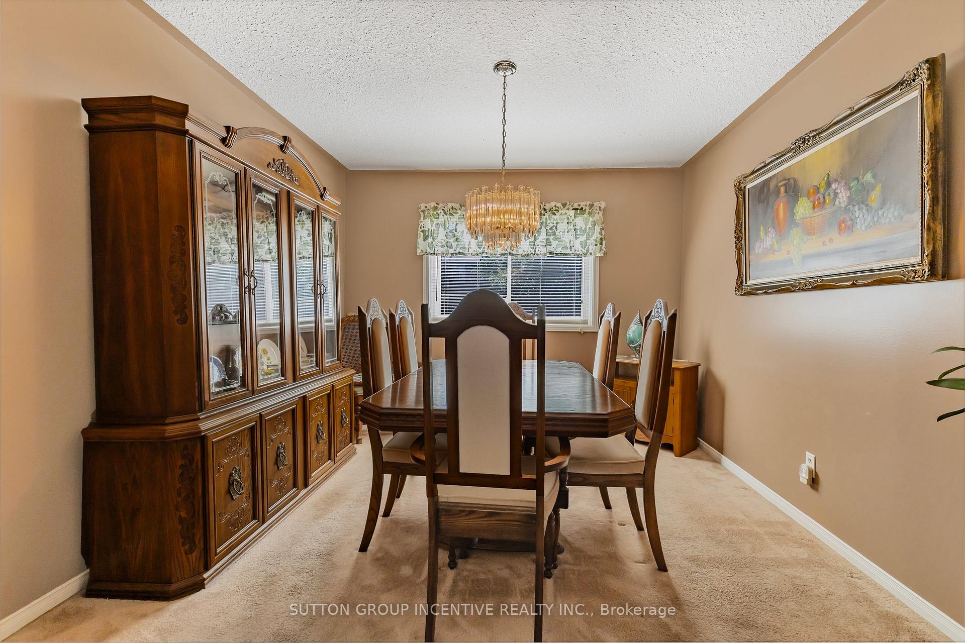 Photo 18 of 10 Keats Drive, Barrie, Letitia Heights — HOMEH