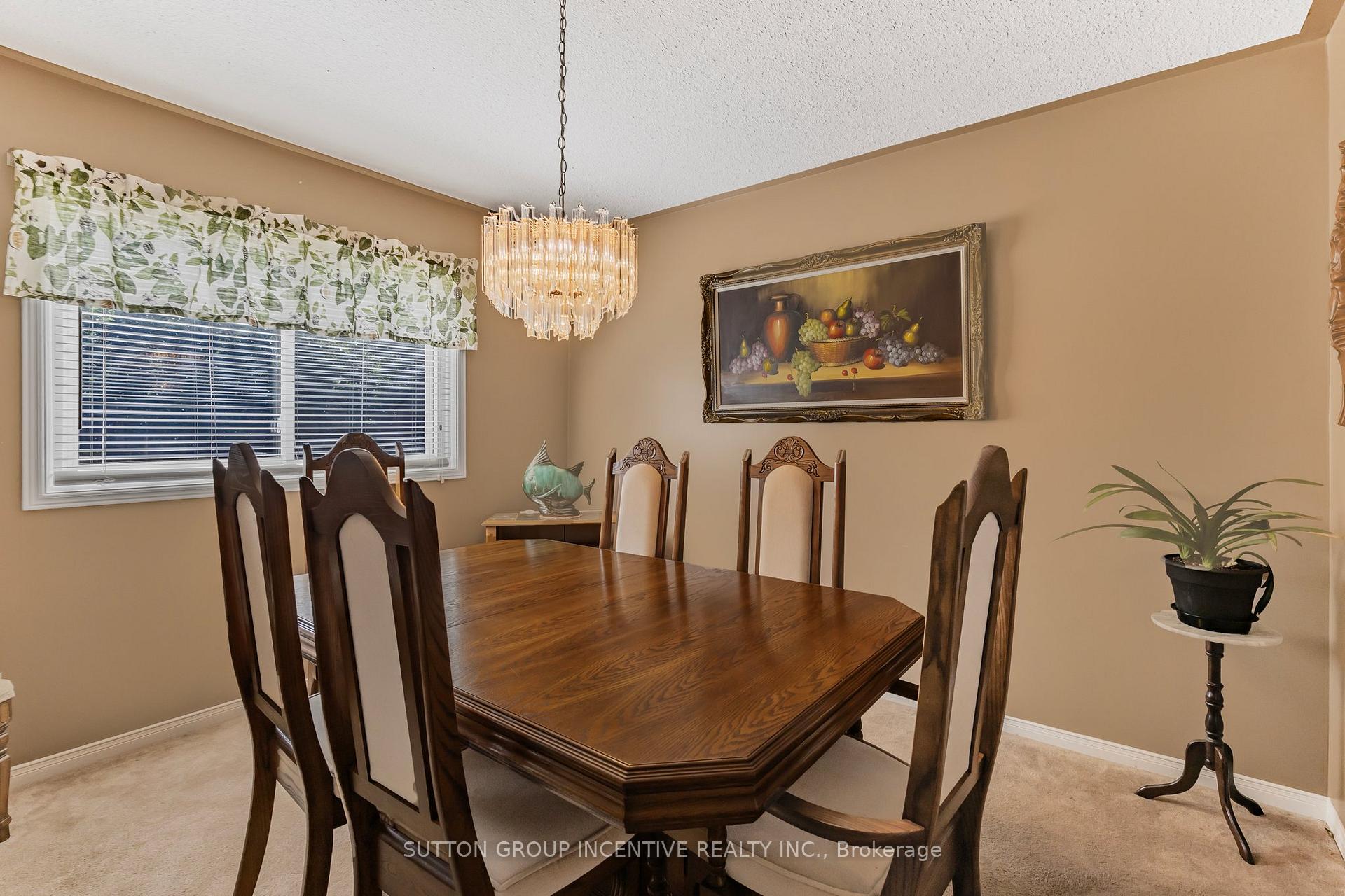 Photo 20 of 10 Keats Drive, Barrie, Letitia Heights — HOMEH