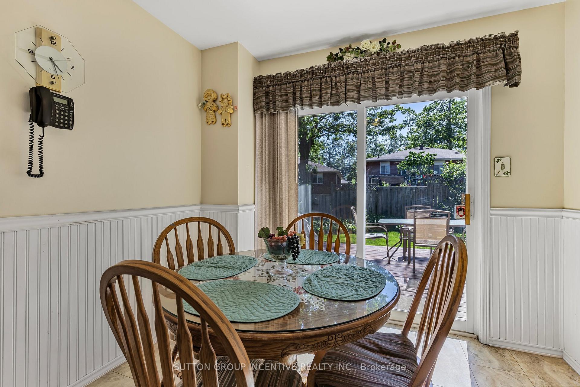 Photo 23 of 10 Keats Drive, Barrie, Letitia Heights — HOMEH
