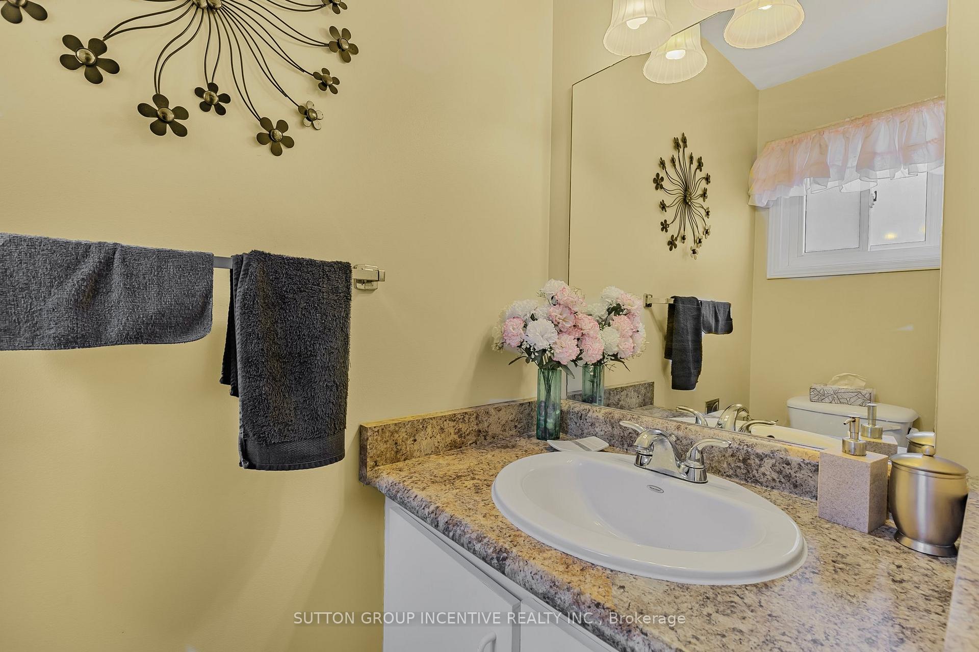 Photo 25 of 10 Keats Drive, Barrie, Letitia Heights — HOMEH