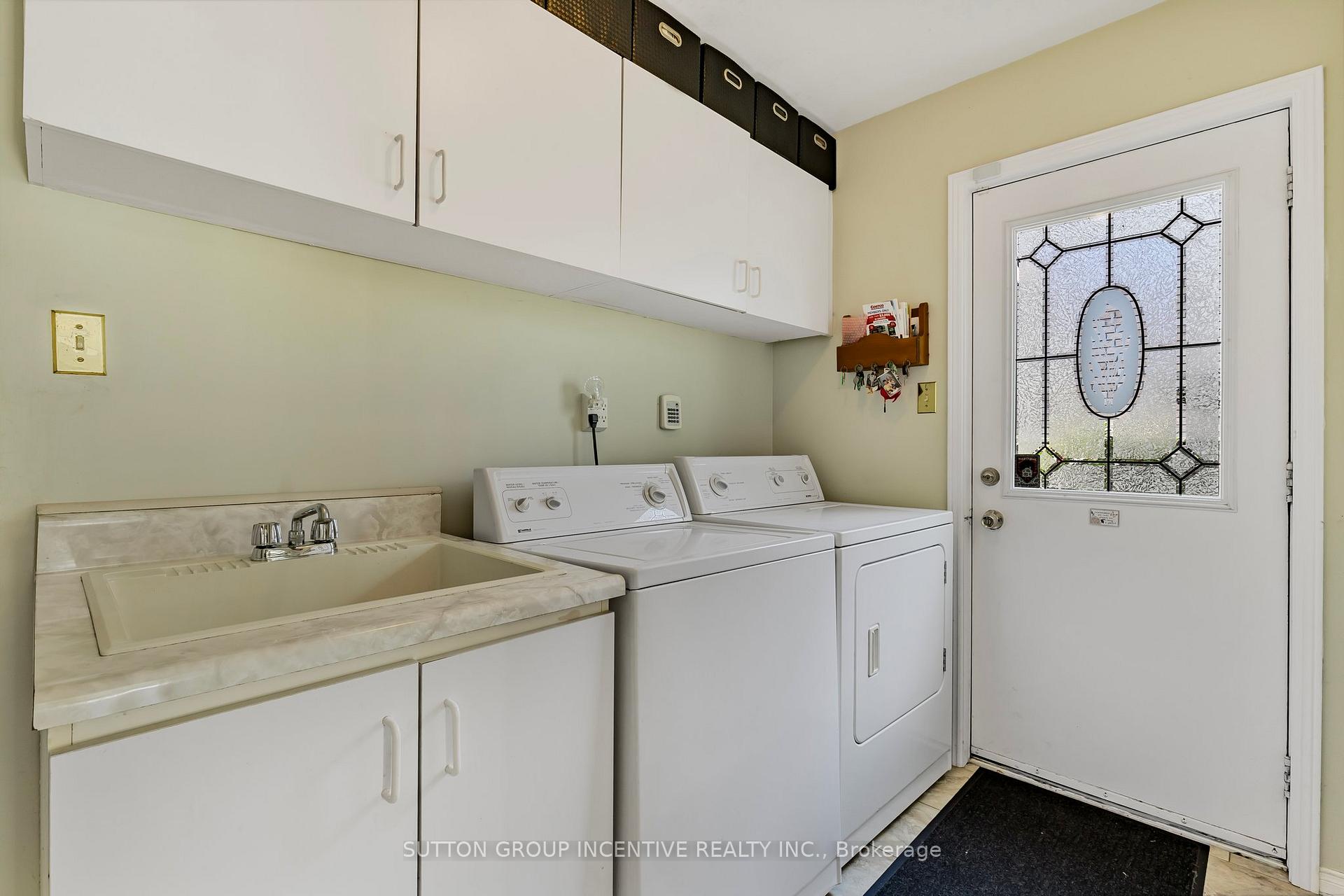Photo 26 of 10 Keats Drive, Barrie, Letitia Heights — HOMEH