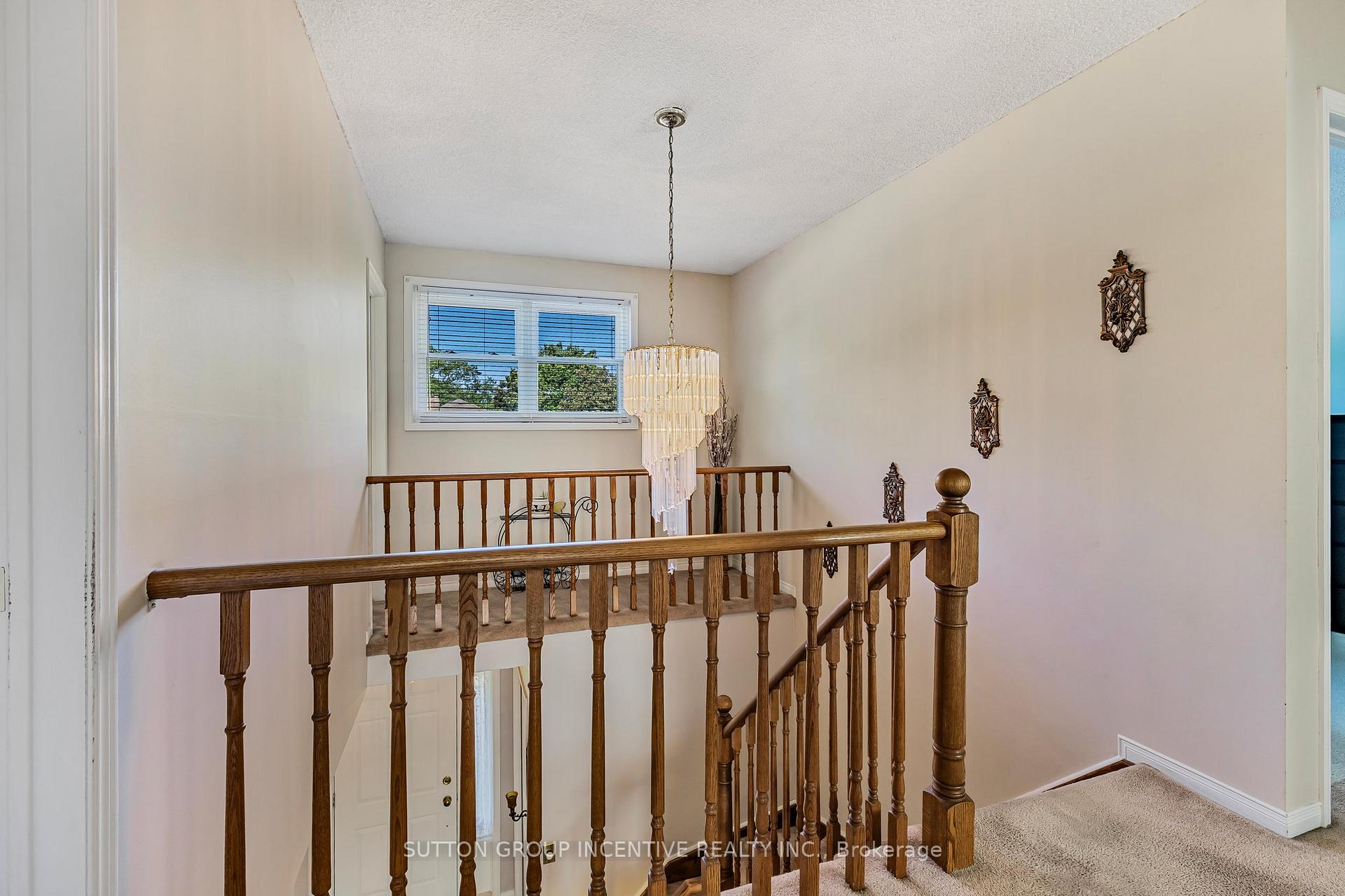 Photo 27 of 10 Keats Drive, Barrie, Letitia Heights — HOMEH