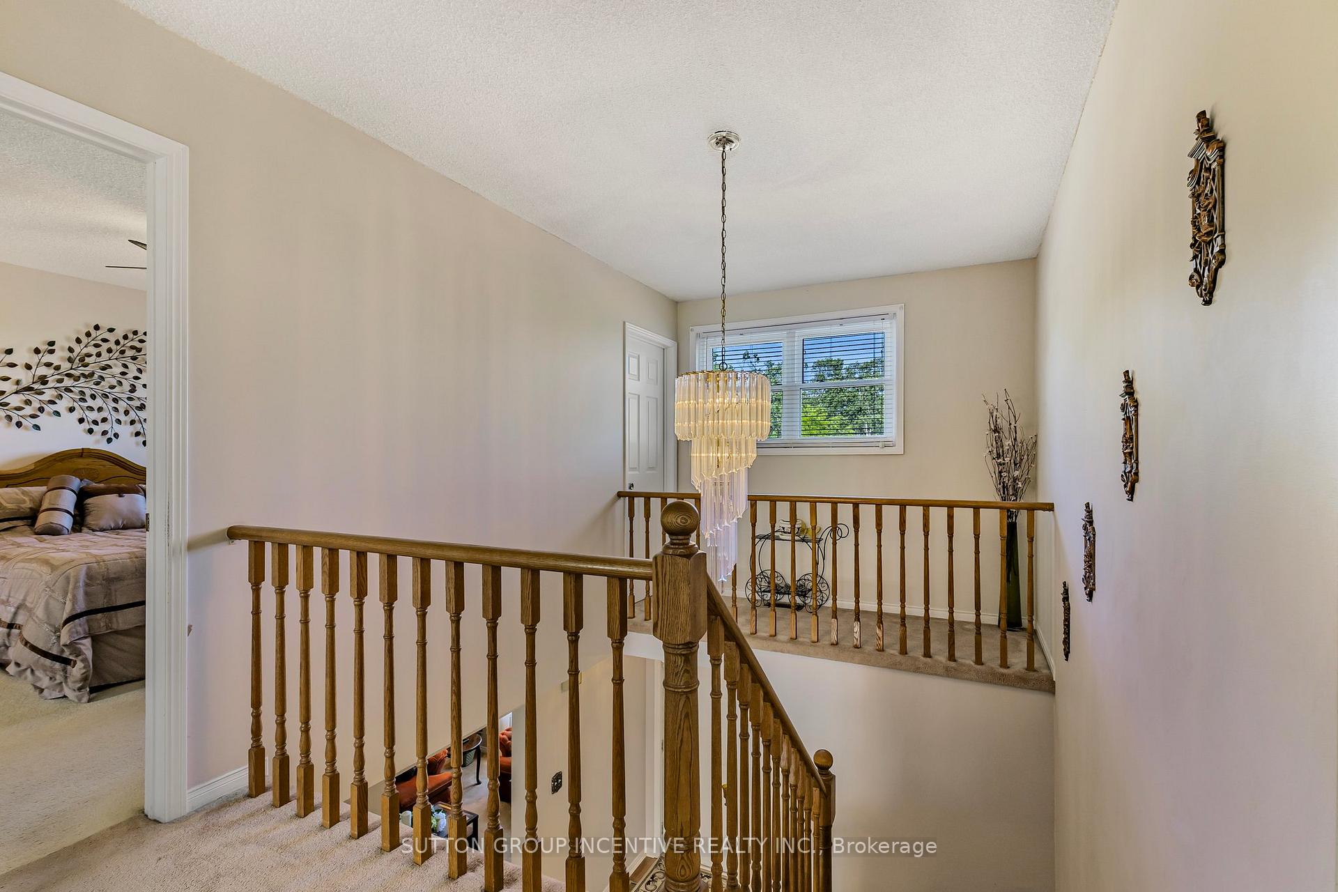 Photo 28 of 10 Keats Drive, Barrie, Letitia Heights — HOMEH
